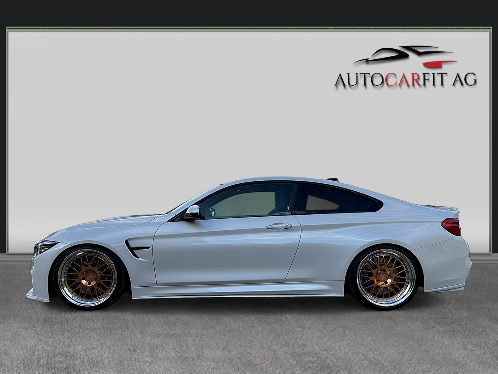 BMW M4 Coupé DKG-showroom-element-3