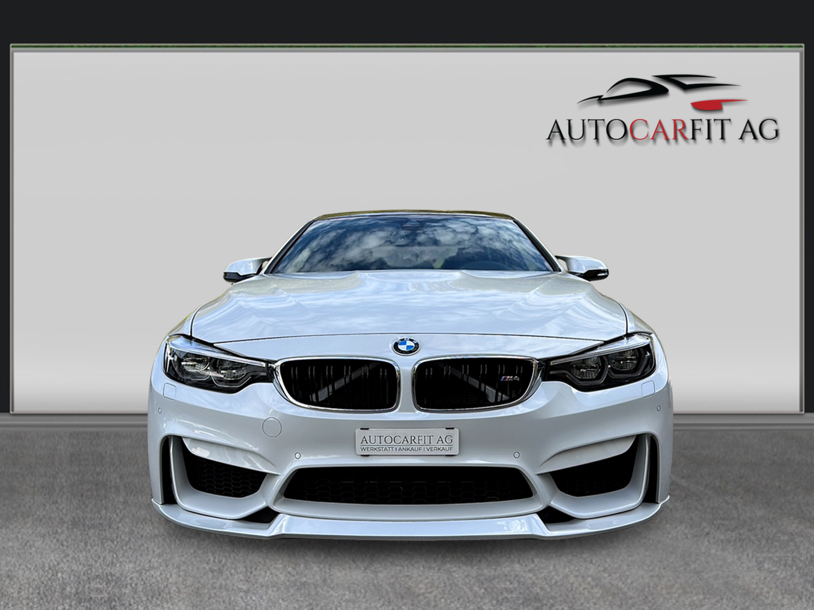 BMW M4 Coupé DKG-showroom-element-2