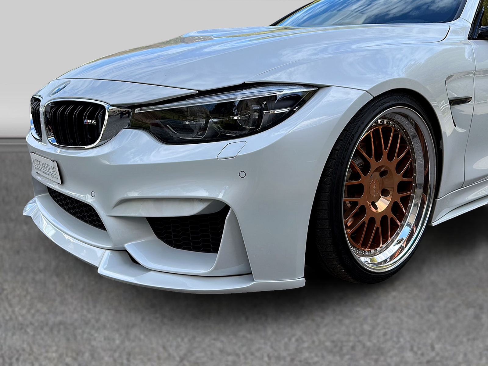 BMW M4 Coupé DKG-showroom-element-1