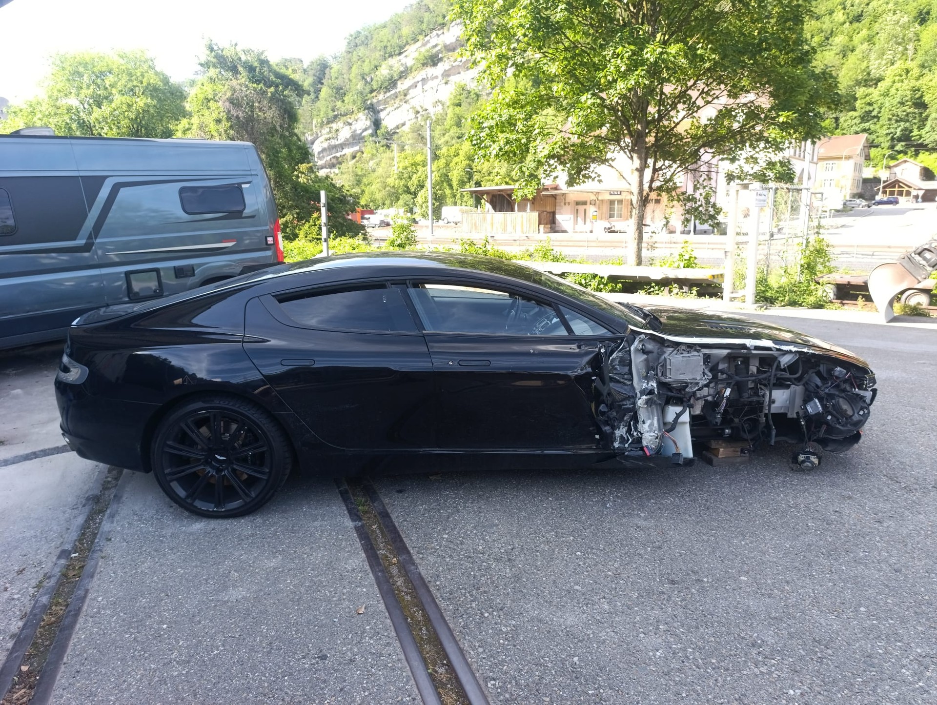 ASTON MARTIN Rapide 5.9 V12 Touchtronic 2-showroom-element-3