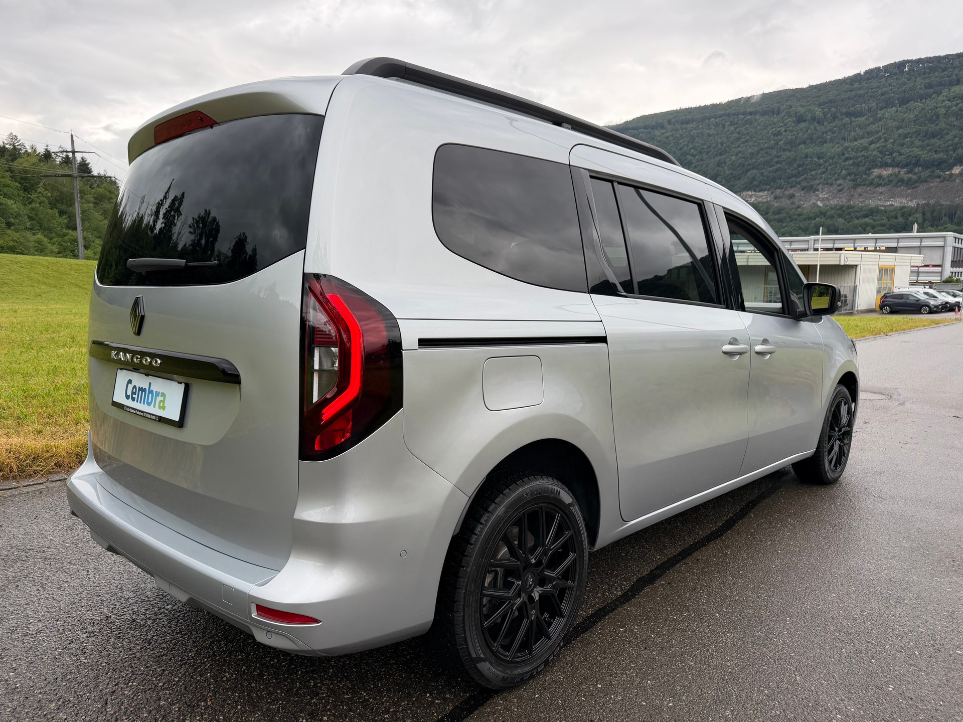 RENAULT "GRAND KANGOO" 1.3 TCe 130 PF TECHNO EDC. CH WAGEN. AUTOMAT. MIT 7 SITZE. LANGER RADSTAND. NUR 6`800 KM !!-image-11