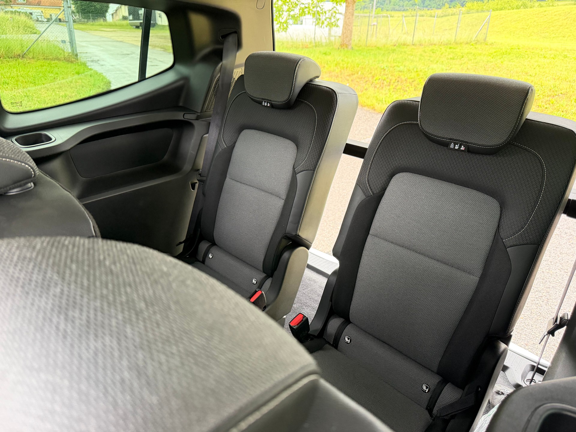 RENAULT "GRAND KANGOO" 1.3 TCe 130 PF TECHNO EDC. CH WAGEN. AUTOMAT. MIT 7 SITZE. LANGER RADSTAND. NUR 6`800 KM !!-image-5