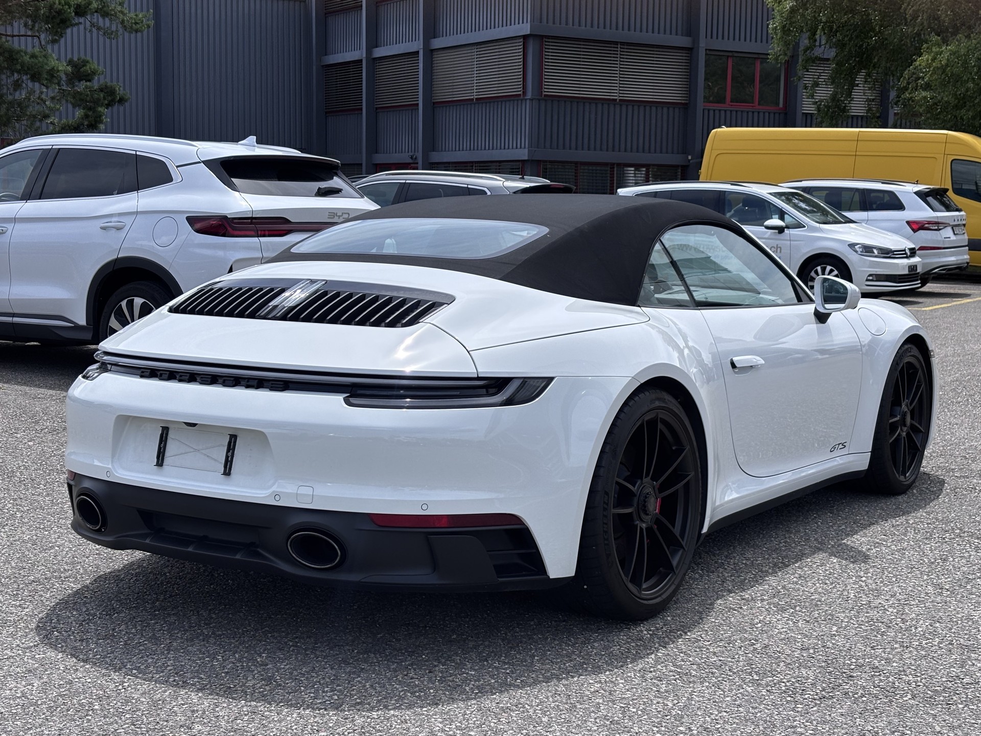 PORSCHE 911 Carrera 4 GTS Cabriolet PDK-image-4