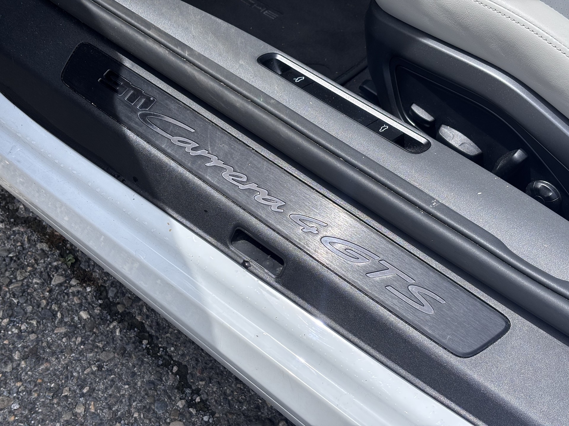 PORSCHE 911 Carrera 4 GTS Cabriolet PDK-image-12