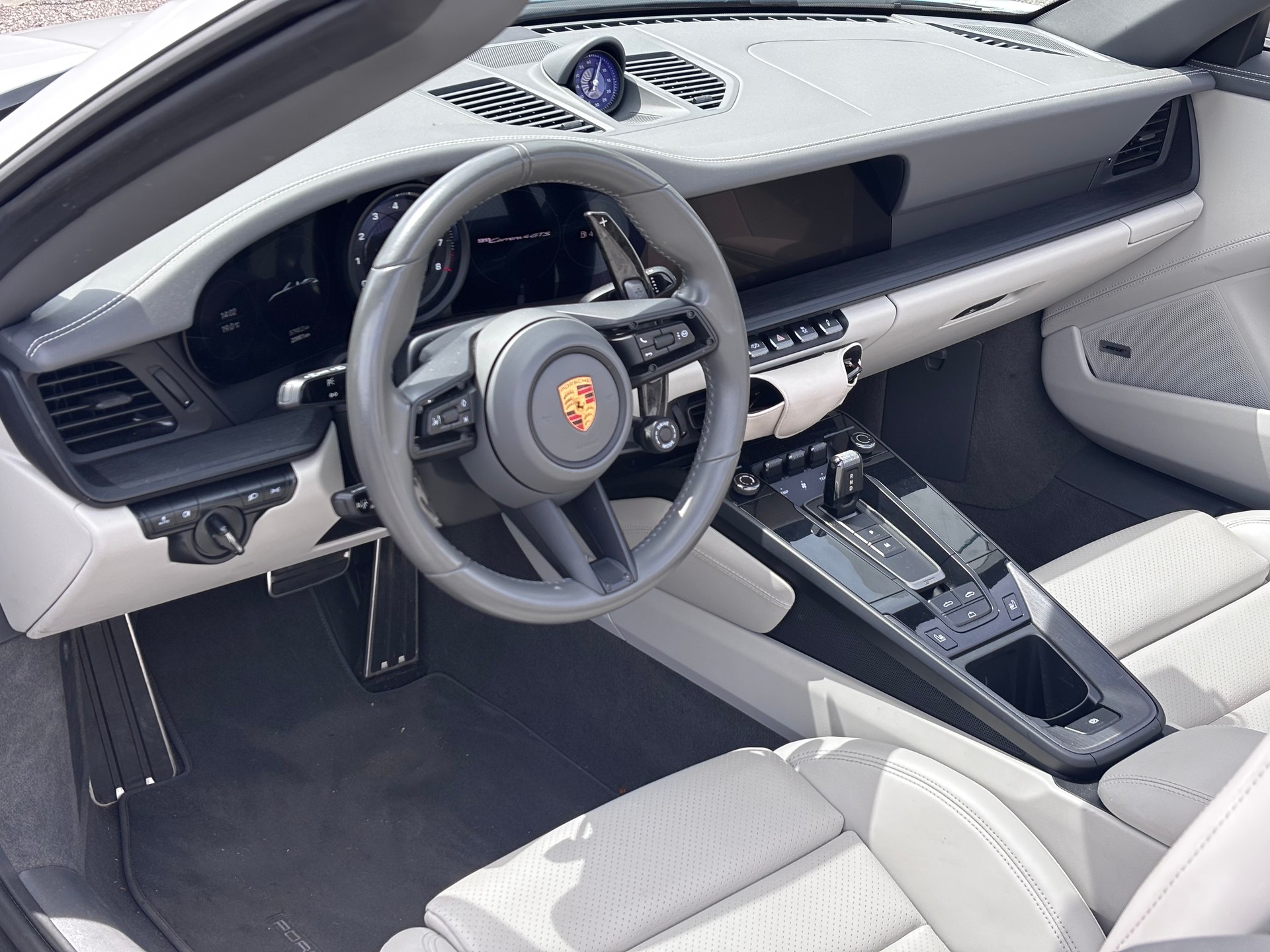 PORSCHE 911 Carrera 4 GTS Cabriolet PDK-image-14