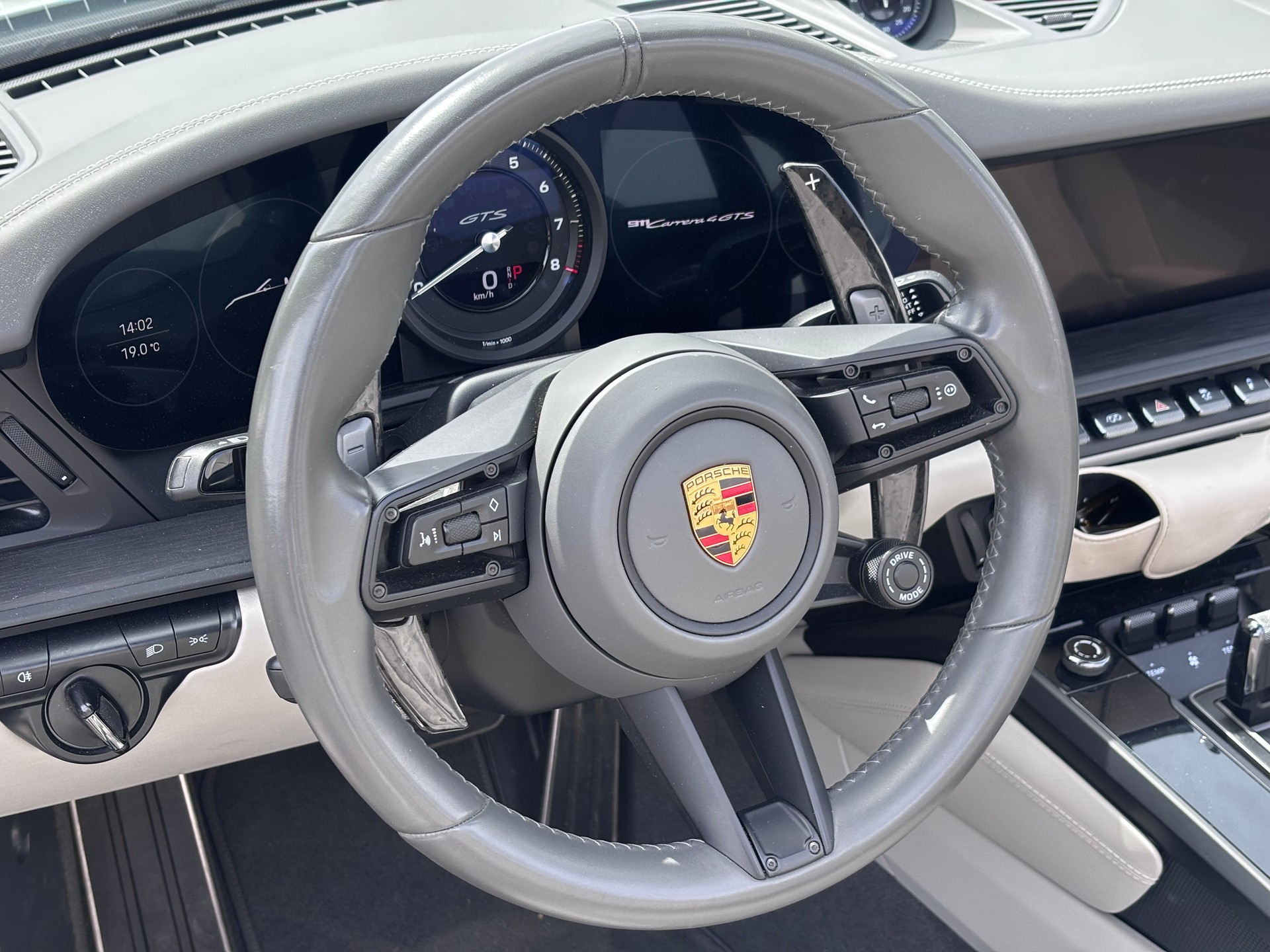 PORSCHE 911 Carrera 4 GTS Cabriolet PDK-image-18