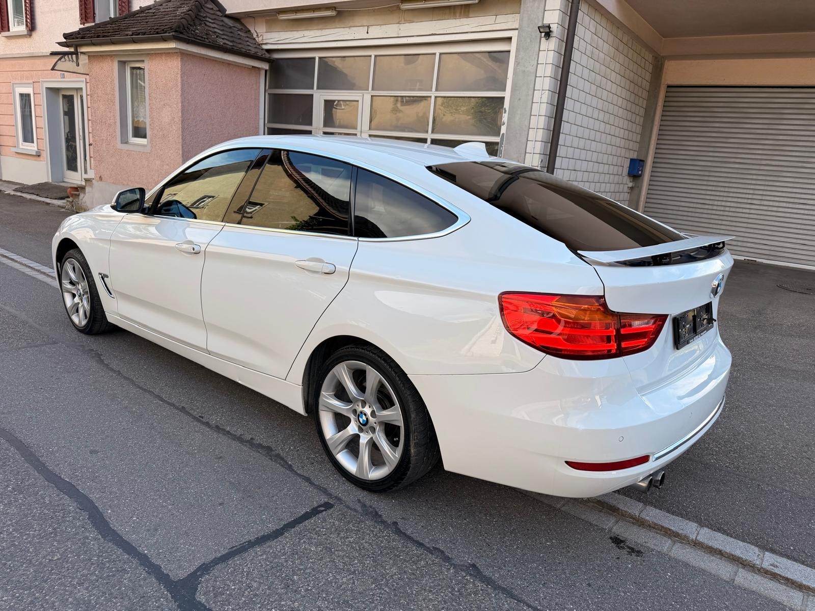 BMW 328i GT xDrive Steptronic-image-2