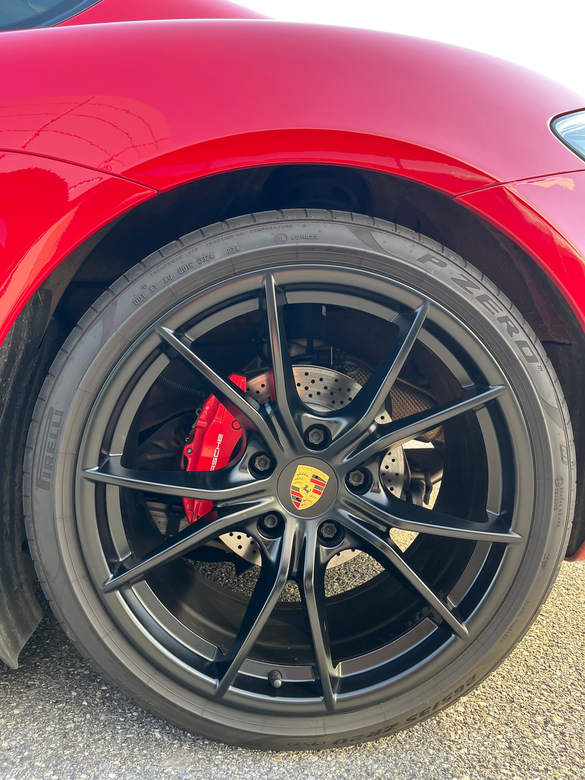 PORSCHE 2.5 GTS PDK mit Porsche Approved Garantie Karminrot-image-9