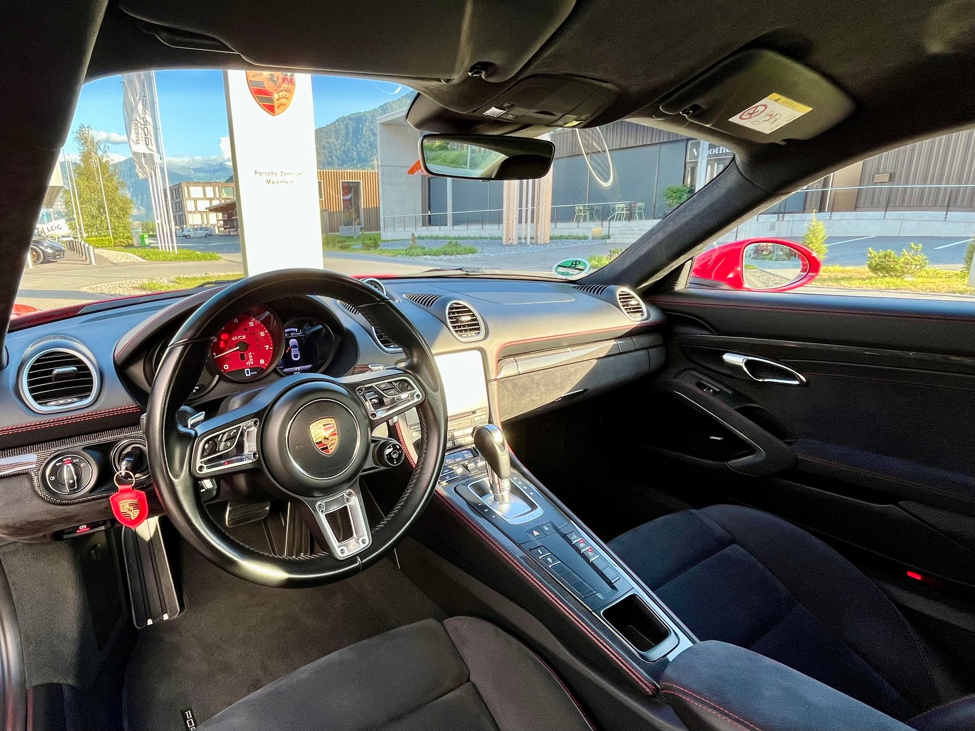 PORSCHE 2.5 GTS PDK mit Porsche Approved Garantie Karminrot-image-11