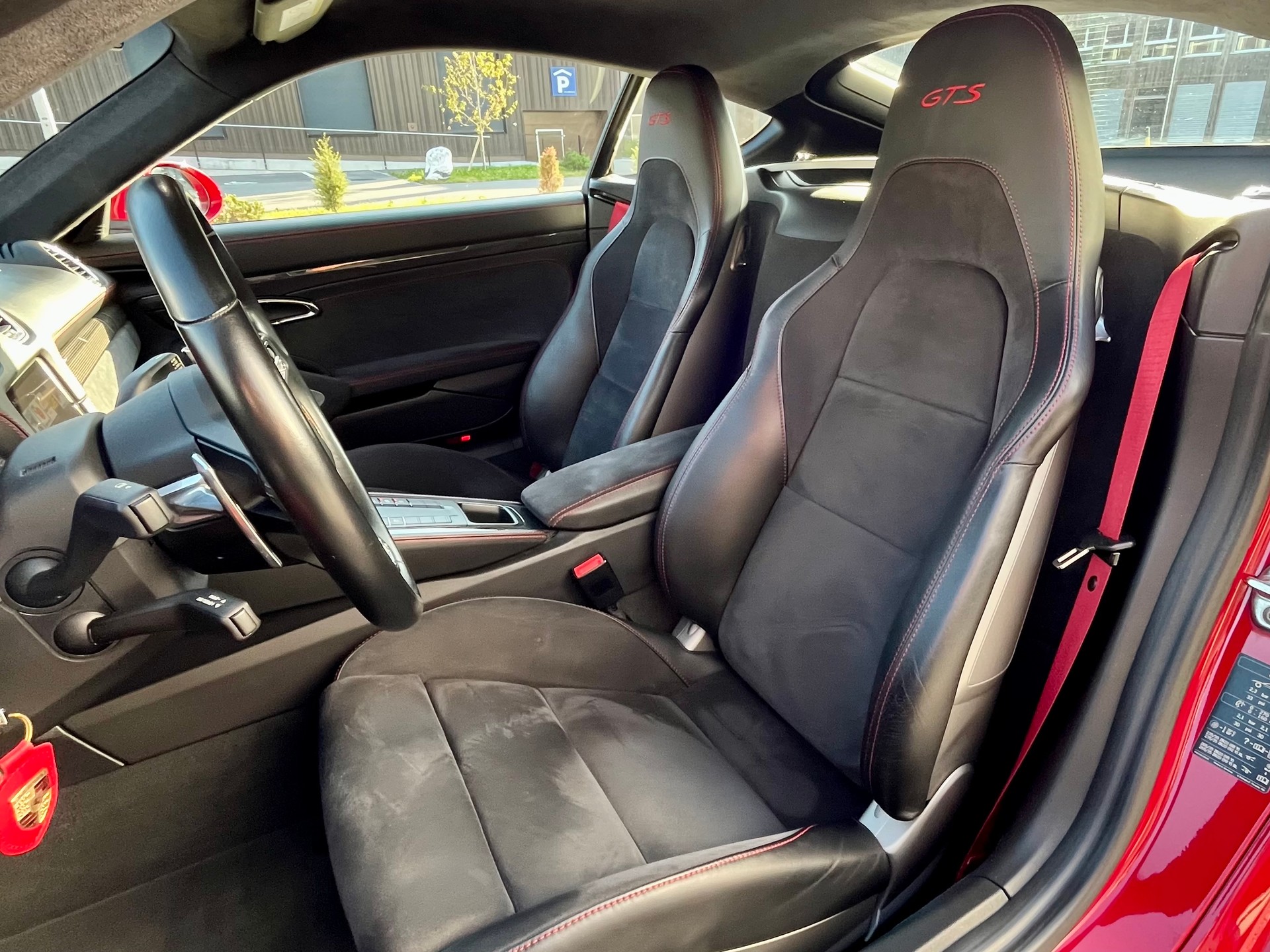 PORSCHE 2.5 GTS PDK mit Porsche Approved Garantie Karminrot-image-13