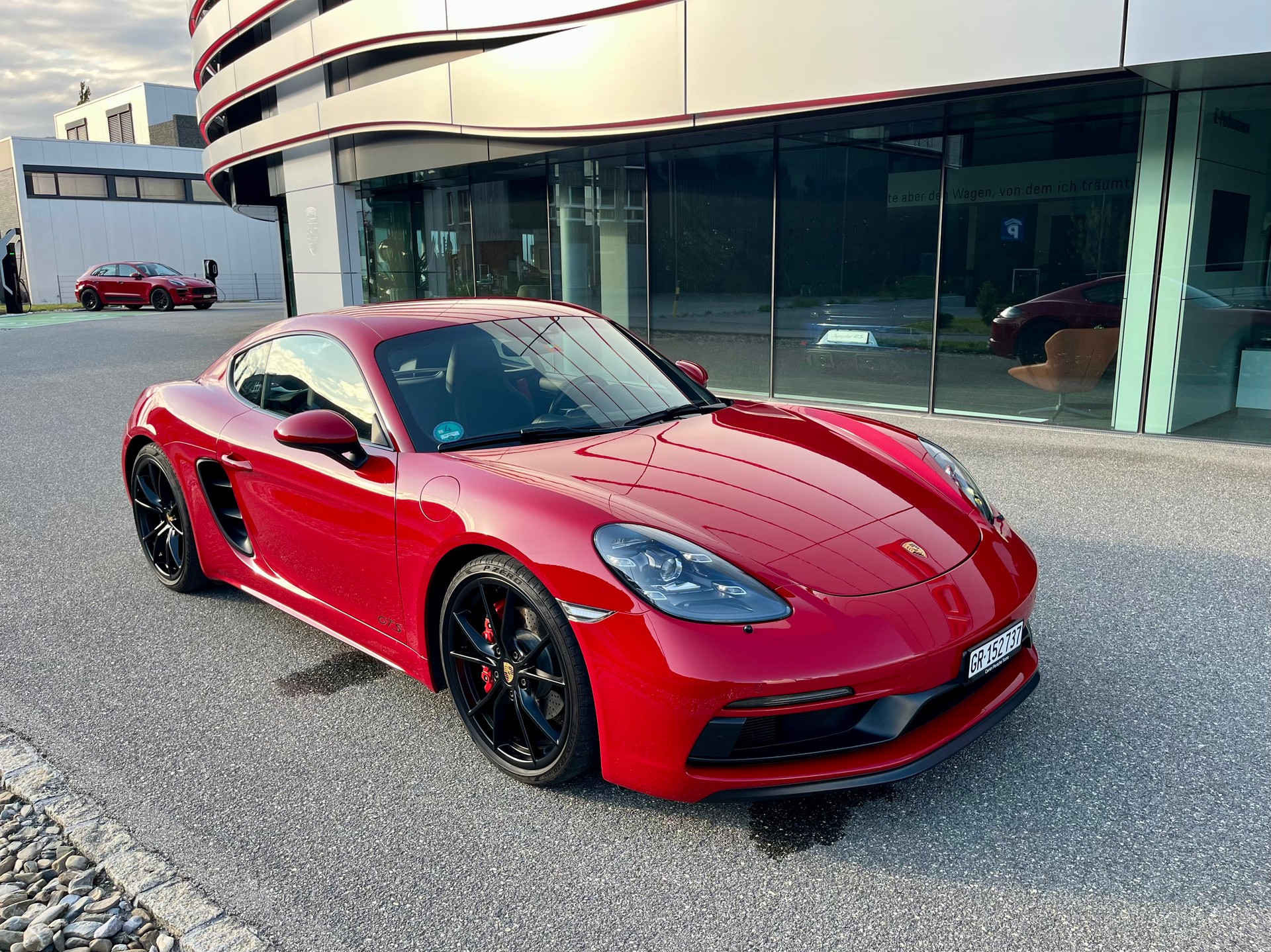 PORSCHE 2.5 GTS PDK mit Porsche Approved Garantie Karminrot