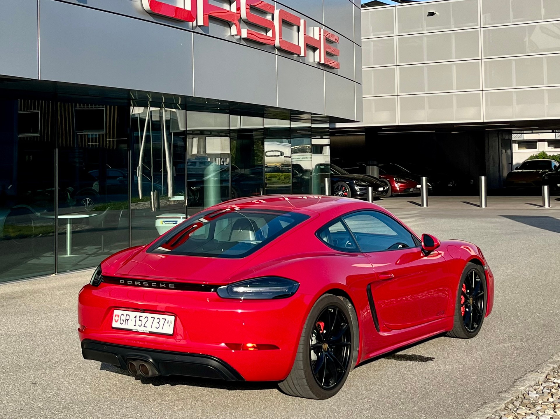 PORSCHE 2.5 GTS PDK mit Porsche Approved Garantie Karminrot-image-2