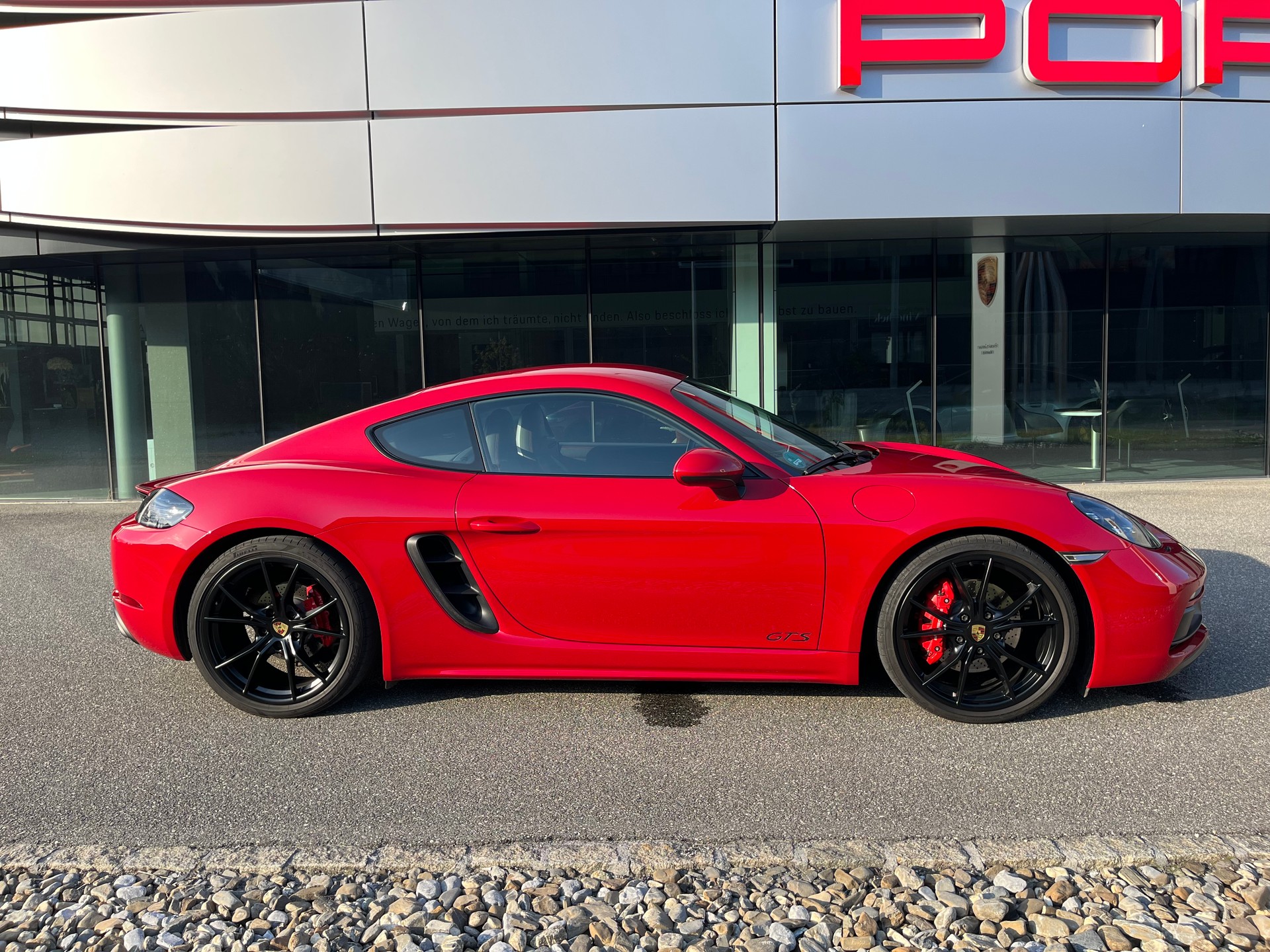 PORSCHE 2.5 GTS PDK mit Porsche Approved Garantie Karminrot-image-1