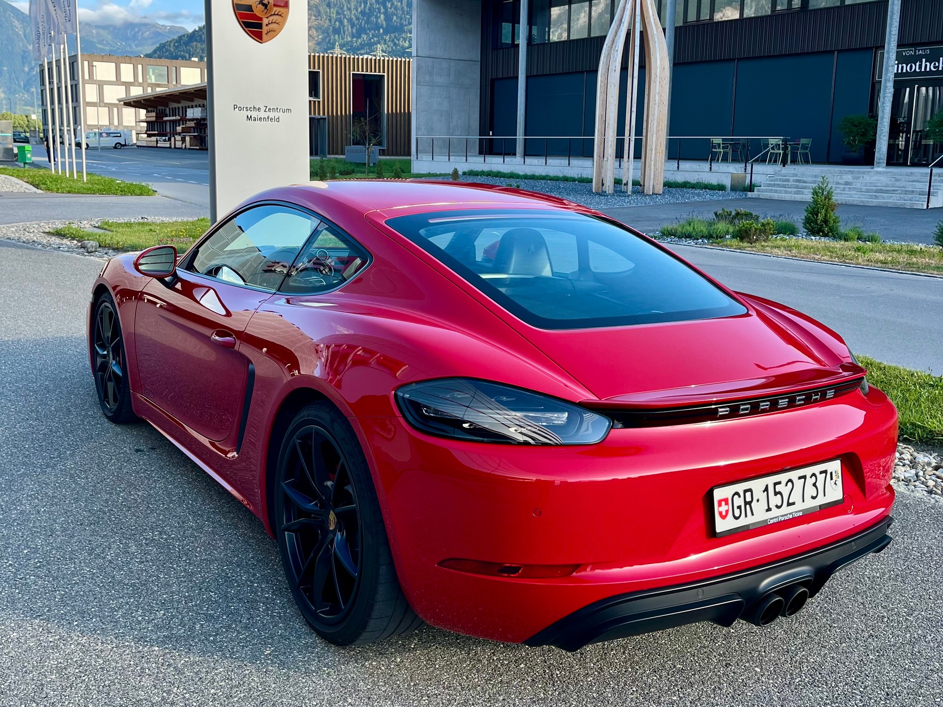 PORSCHE 2.5 GTS PDK mit Porsche Approved Garantie Karminrot-image-3