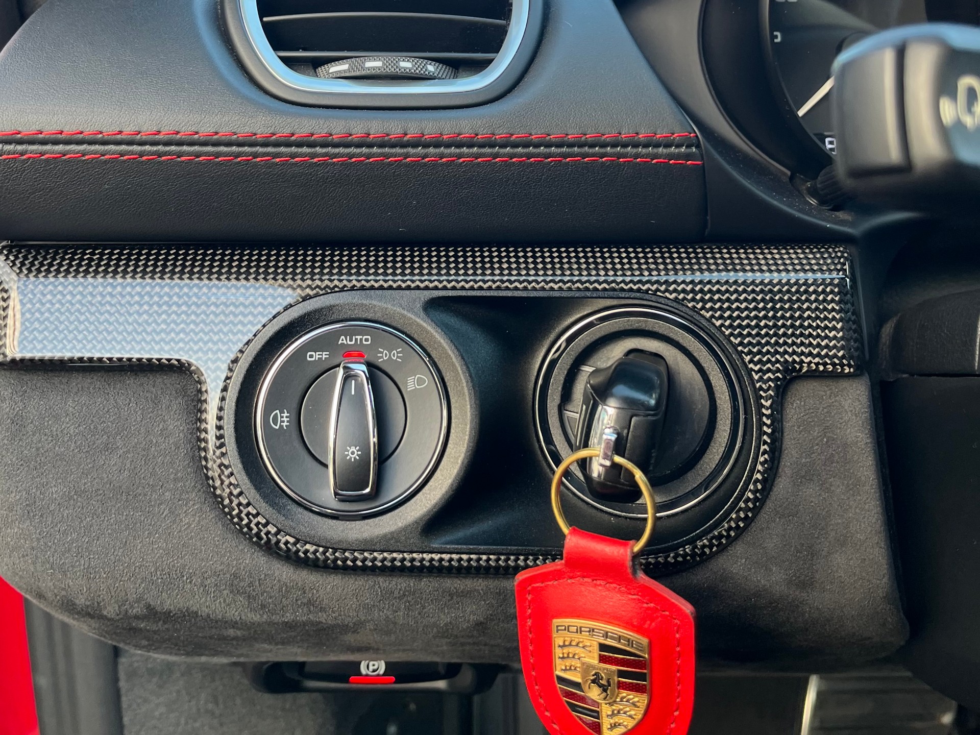 PORSCHE 2.5 GTS PDK mit Porsche Approved Garantie Karminrot-image-17