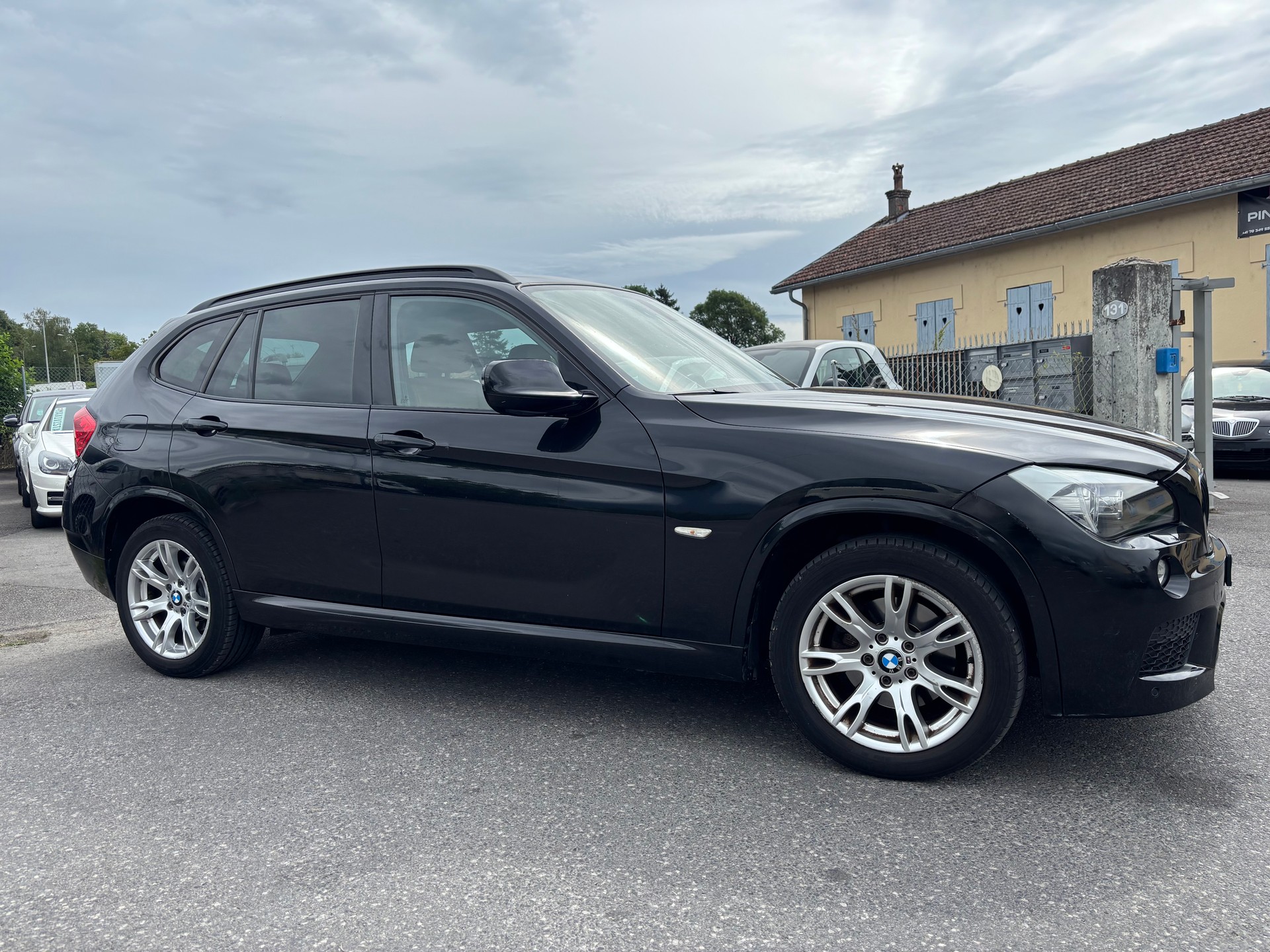 BMW X1 xDrive 20i Steptronic-showroom-element-2