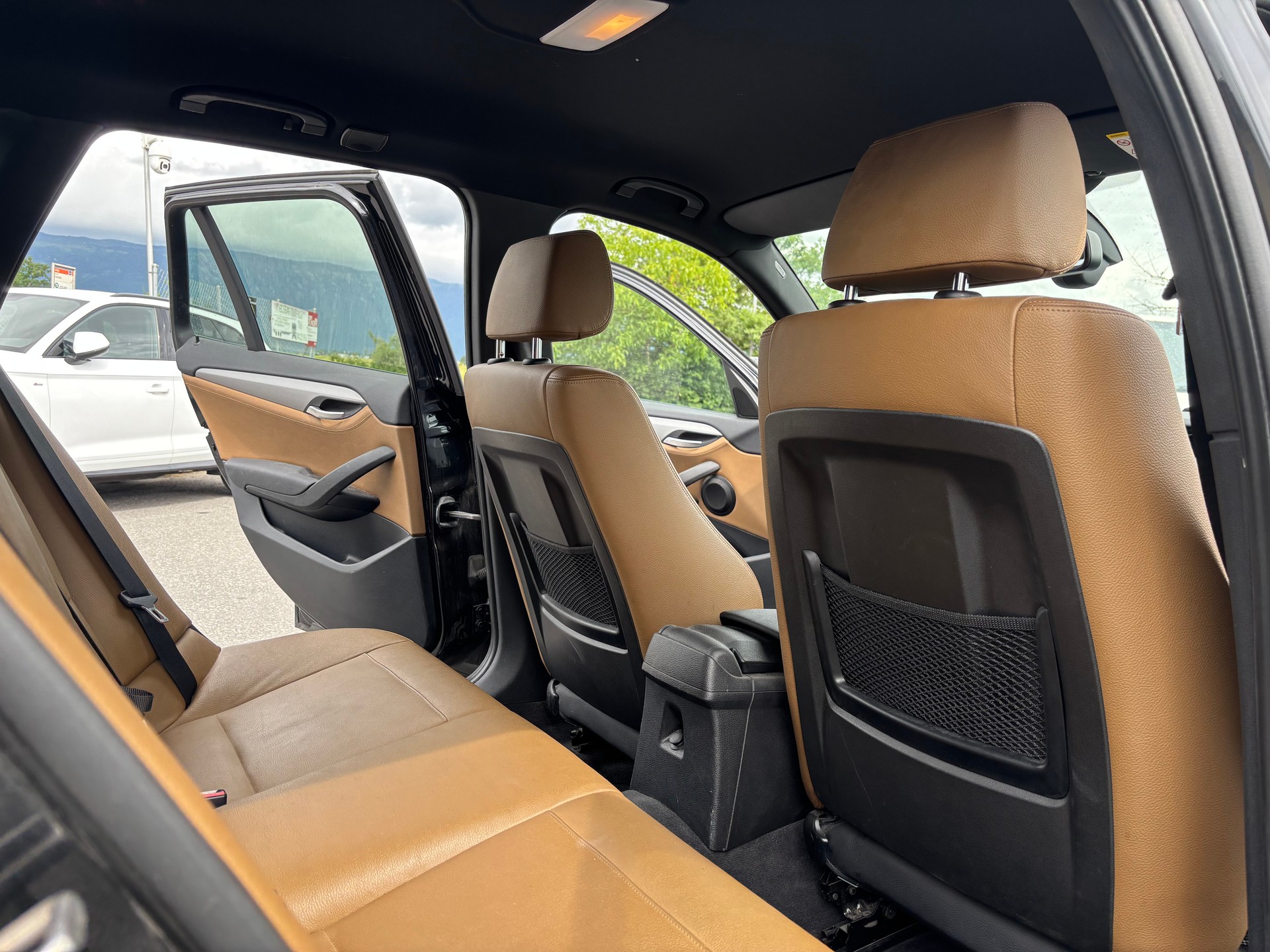 BMW X1 xDrive 20i Steptronic-image-13