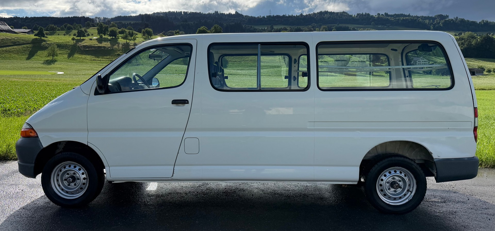 TOYOTA Hiace 2.7 Van LWB-image-2