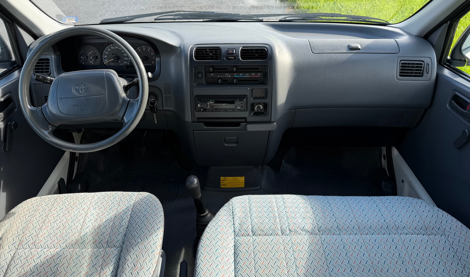 TOYOTA Hiace 2.7 Van LWB-image-12