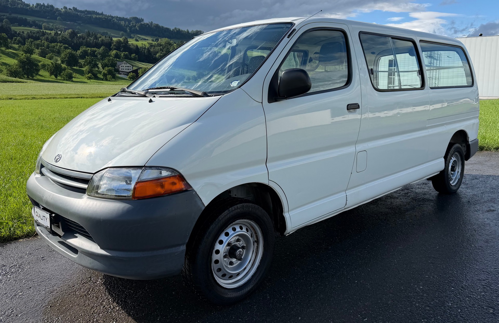 TOYOTA Hiace 2.7 Van LWB-image-1