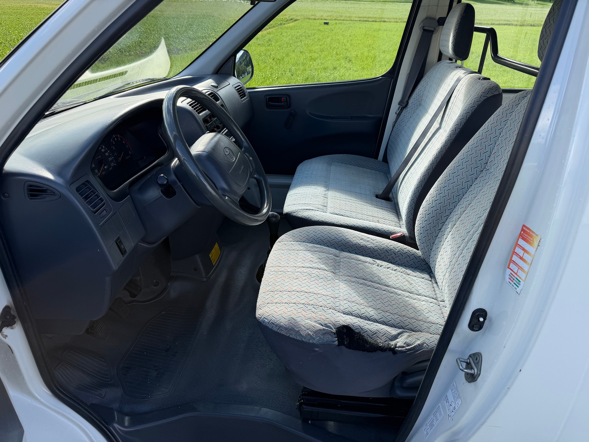 TOYOTA Hiace 2.7 Van LWB-image-9