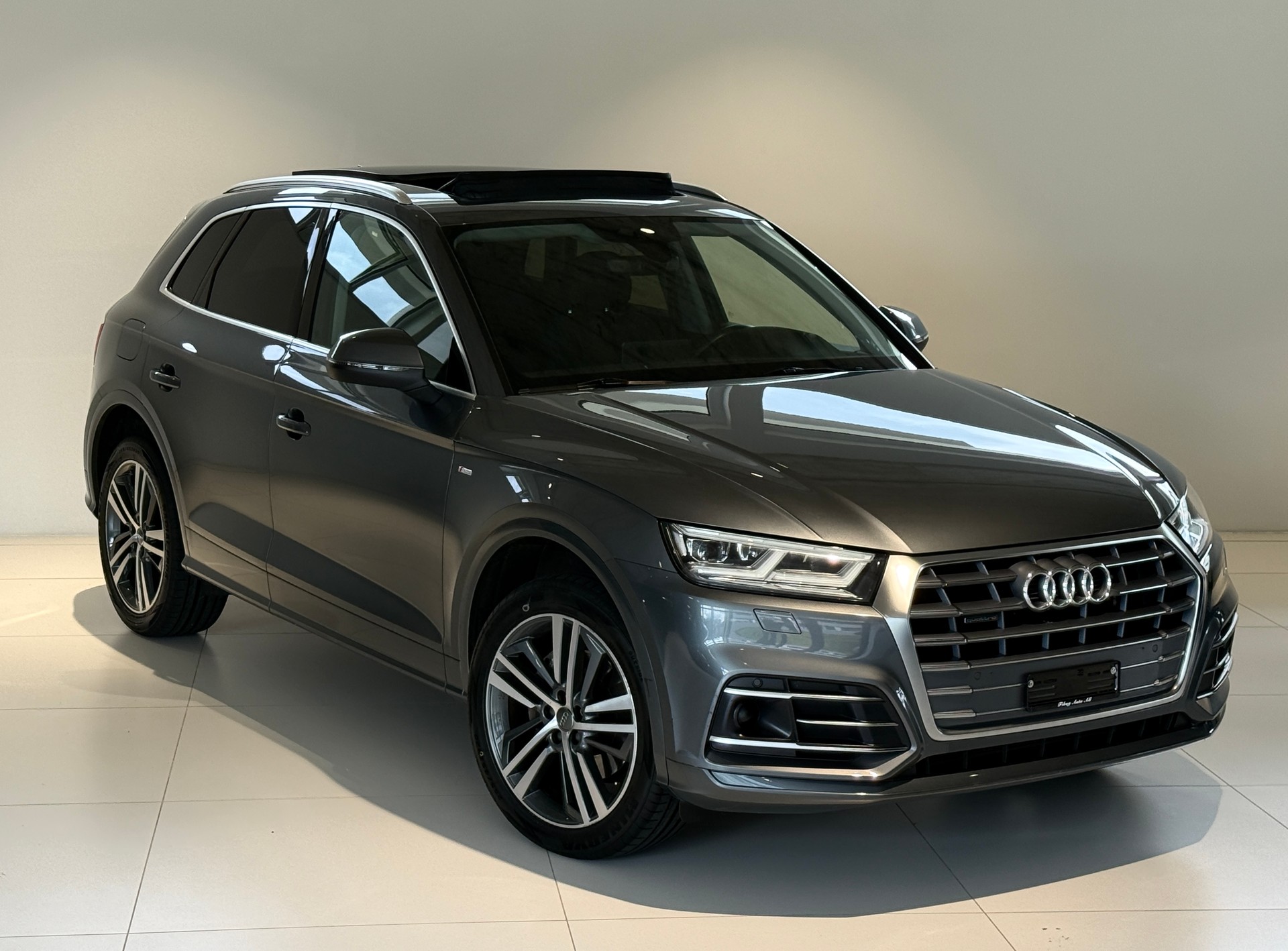 AUDI Q5 40 TDI sport S-Line quattro S-tronic ***Panoramadach***S-Line***190PS***Distanzregler***Matrix***-image-0