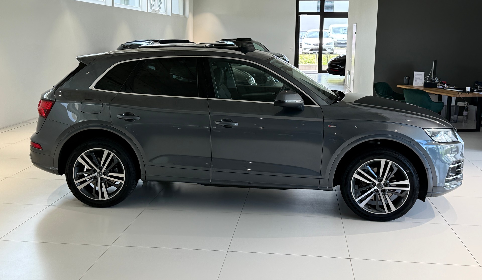 AUDI Q5 40 TDI sport S-Line quattro S-tronic ***Panoramadach***S-Line***190PS***Distanzregler***Matrix***-image-28