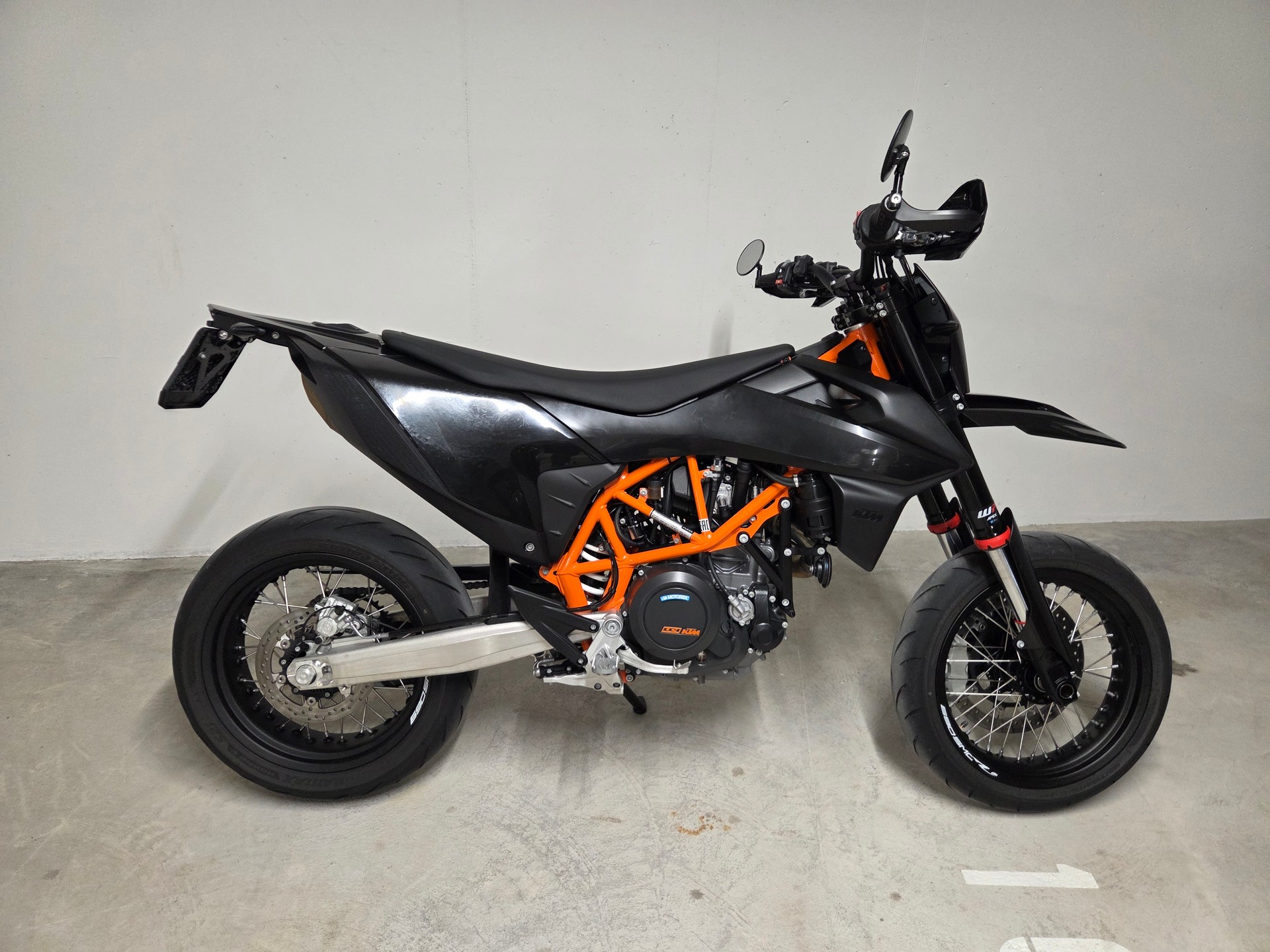 KTM 690 SMC R-image-2