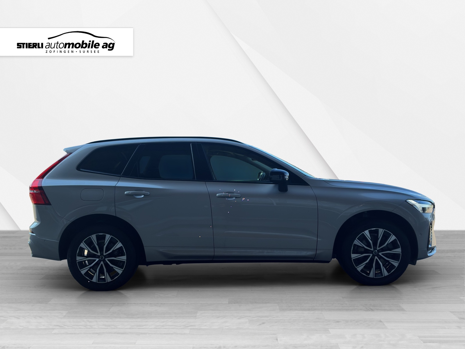 VOLVO XC60 2.0 B4 MH Plus Dark AWD-showroom-element-3