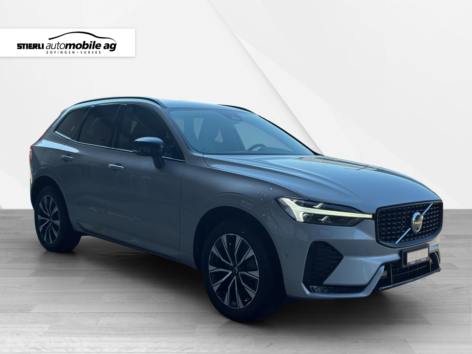 VOLVO XC60 2.0 B4 MH Plus Dark AWD-showroom-element-2