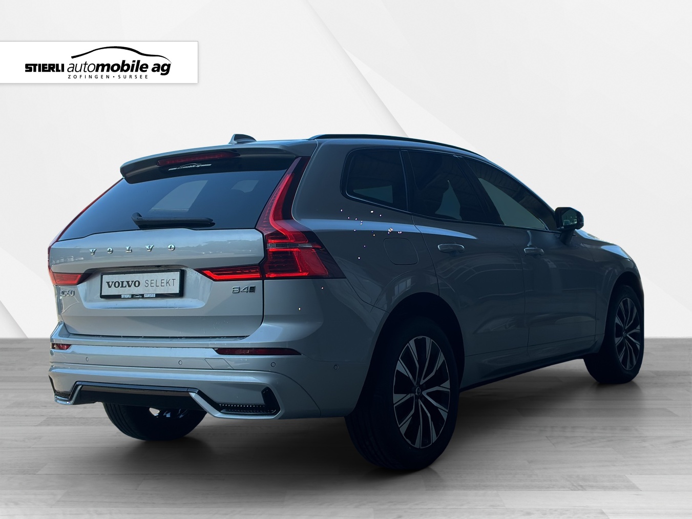VOLVO XC60 2.0 B4 MH Plus Dark AWD-image-4