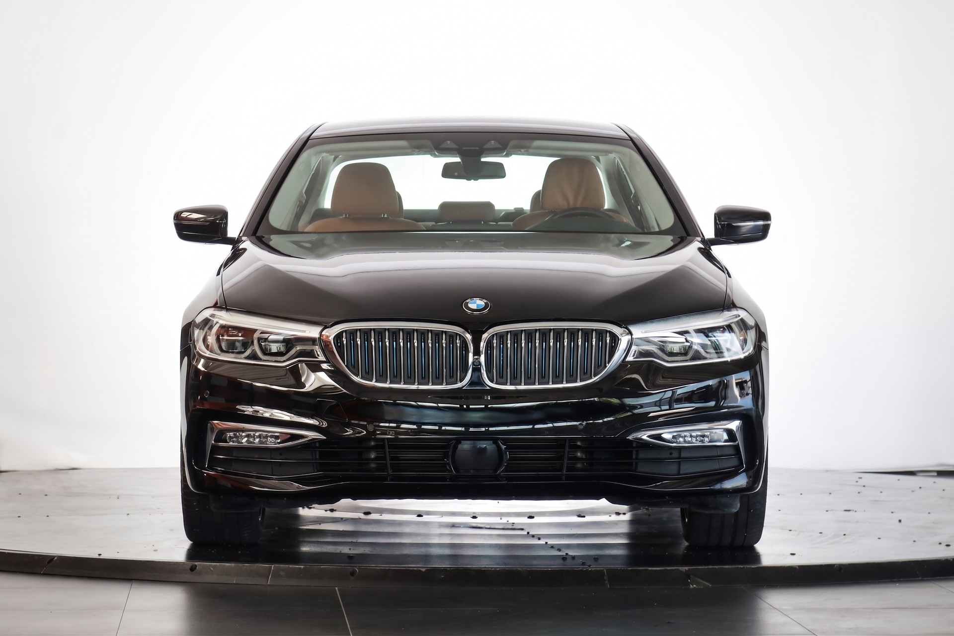 BMW 530e iPerformance Steptronic-showroom-element-1