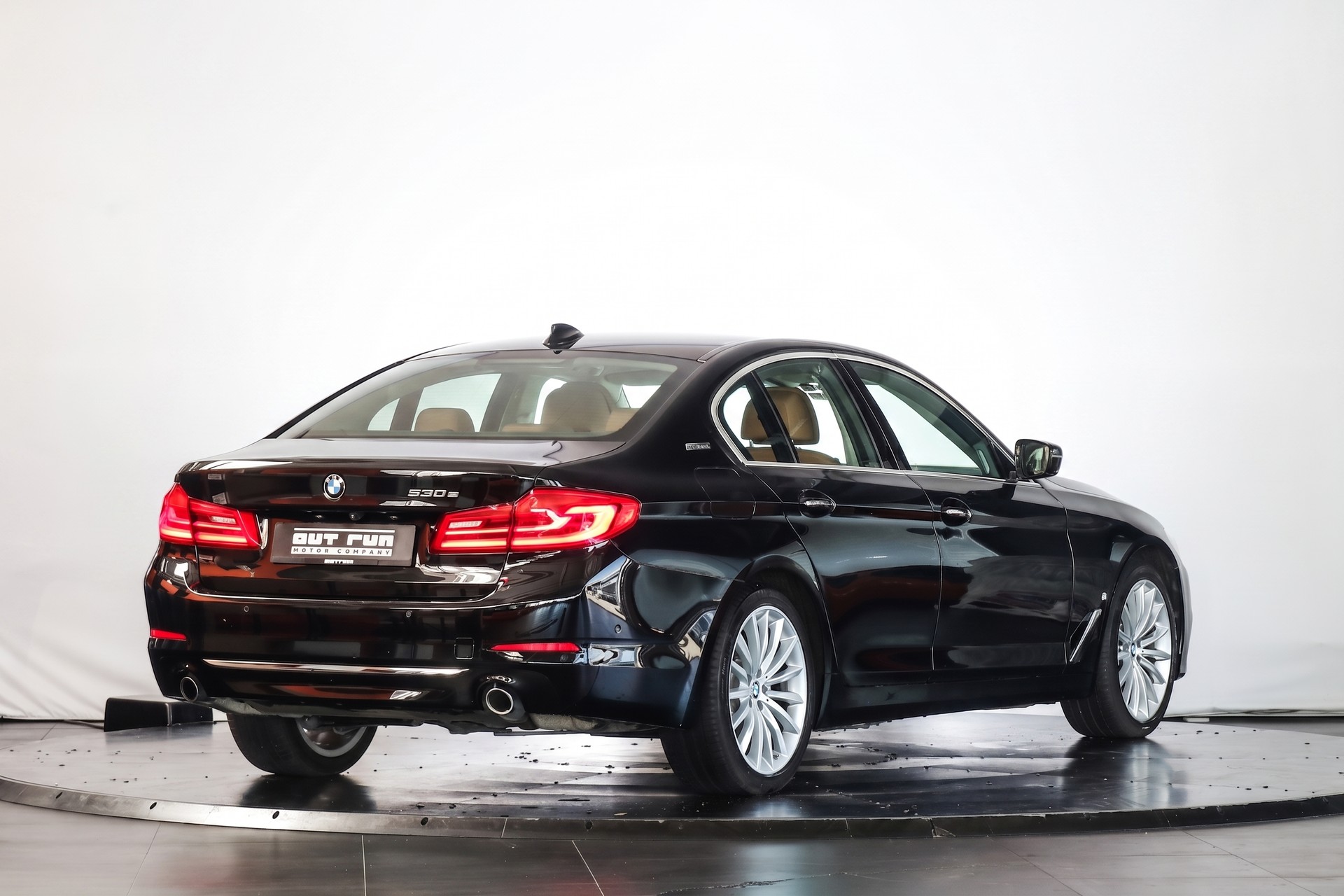 BMW 530e iPerformance Steptronic-showroom-element-3