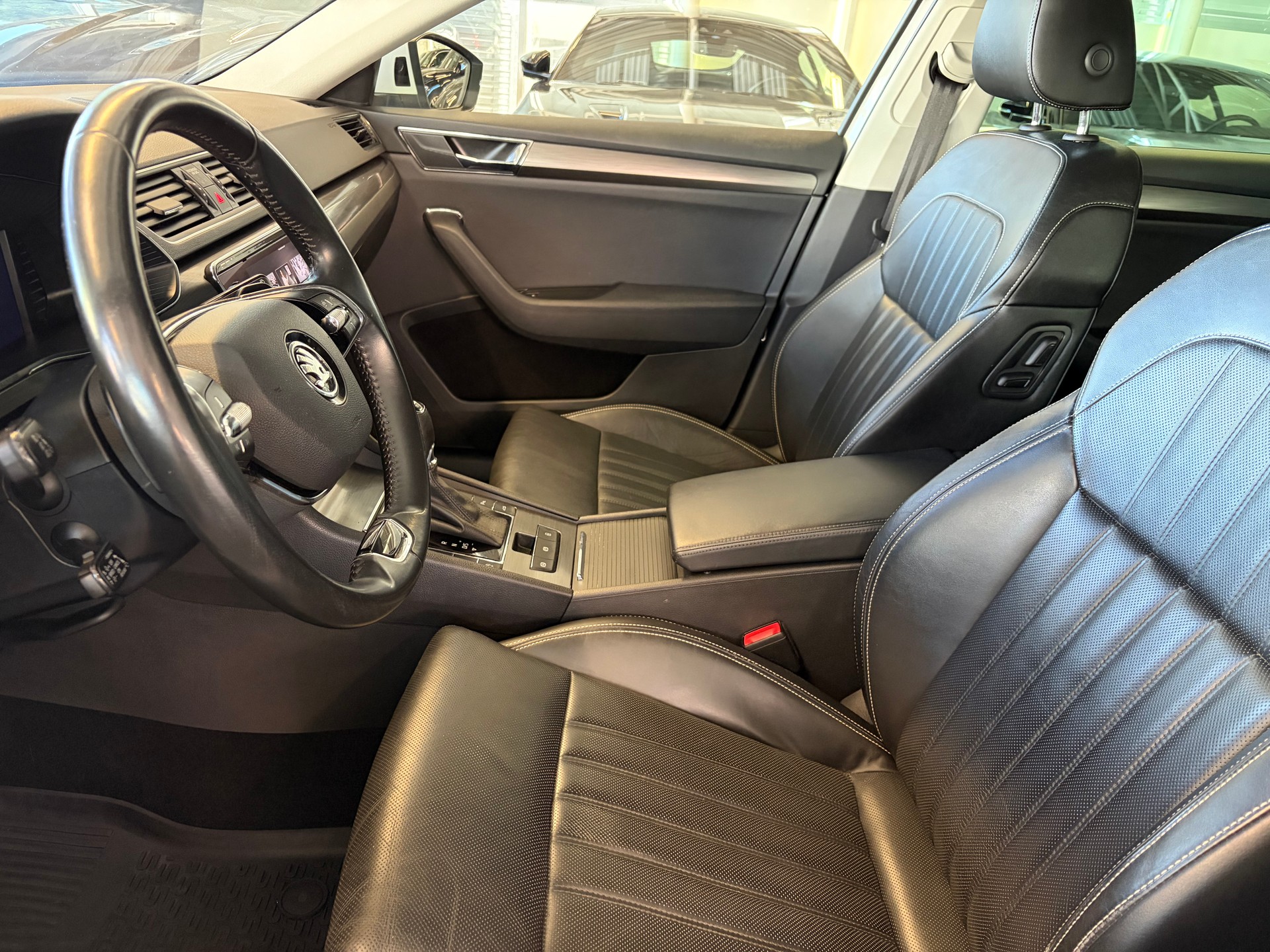 SKODA Superb Combi 2.0 TDi Style 4x4 DSG | CH Fahrzeug | mySkoda Pack | Kessy | Belüftete Sitz | DAB+ | Navi Columbus 9.2" |-image-11