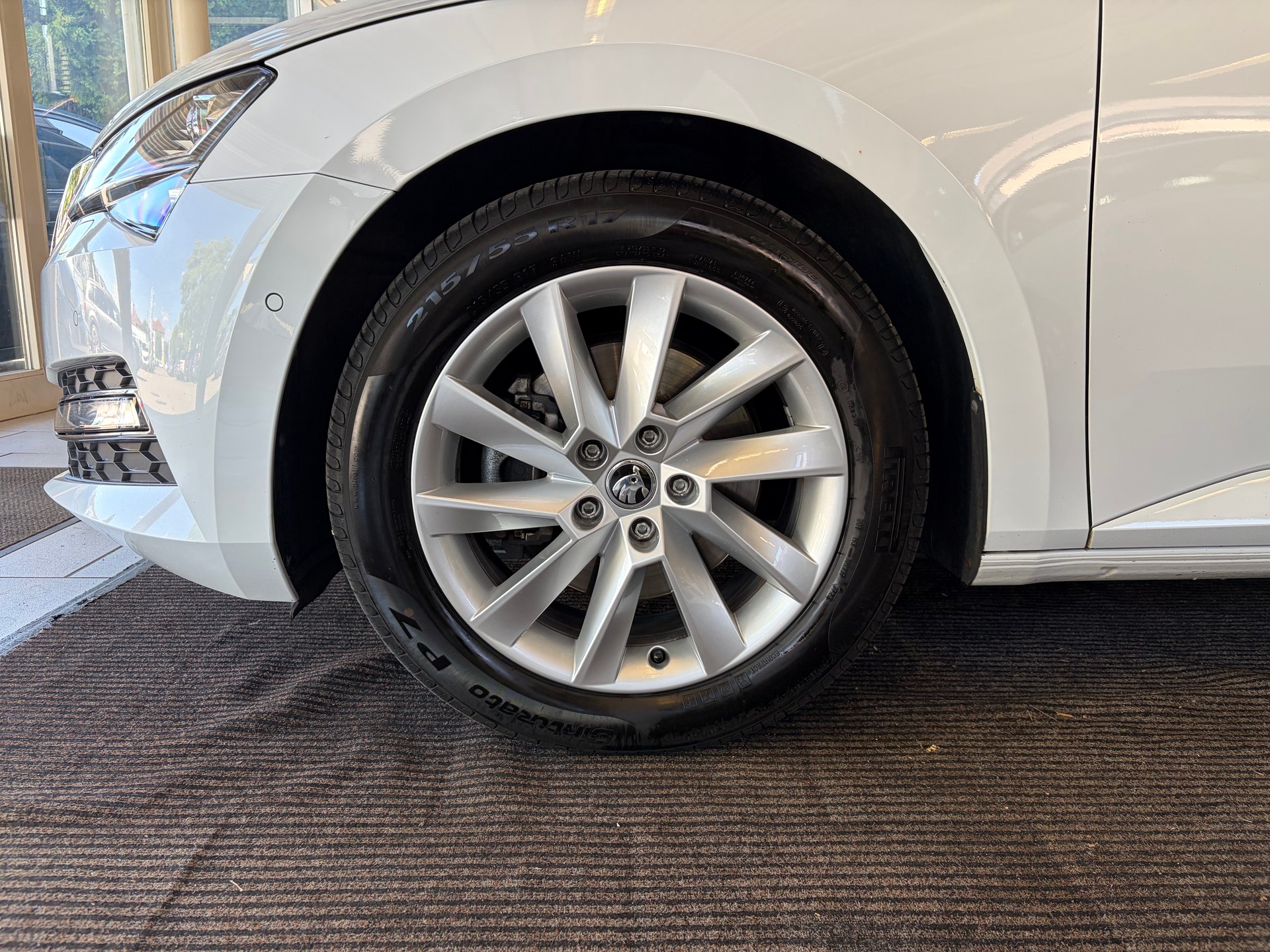 SKODA Superb Combi 2.0 TDi Style 4x4 DSG | CH Fahrzeug | mySkoda Pack | Kessy | Belüftete Sitz | DAB+ | Navi Columbus 9.2" |-image-9