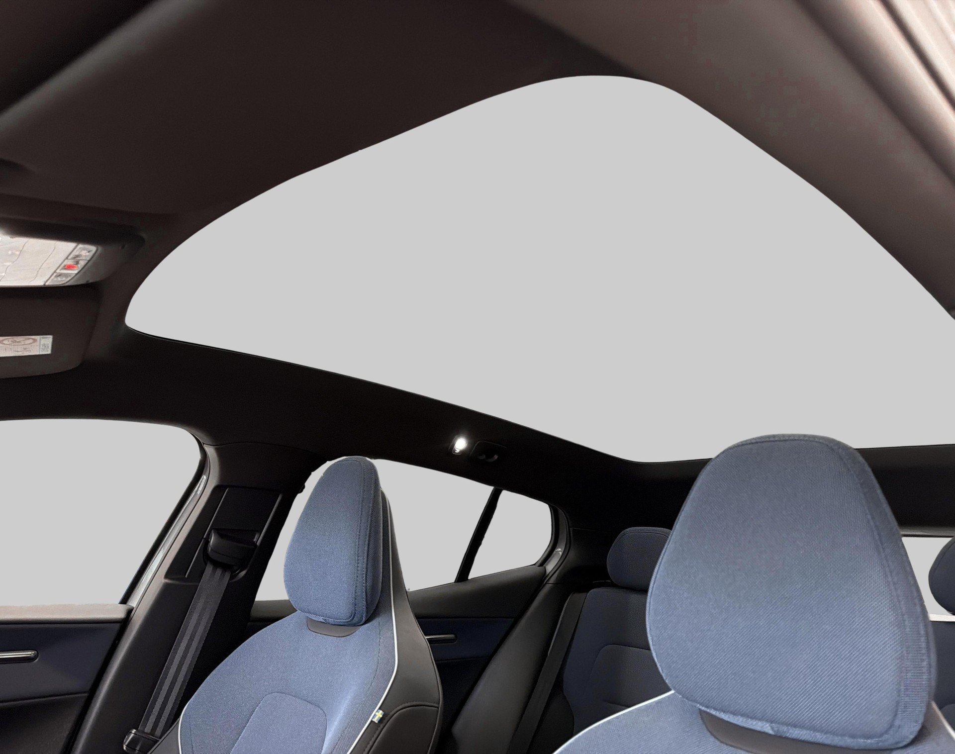 VOLVO EX 30 E60 Twin Ultra Performanc-image-12