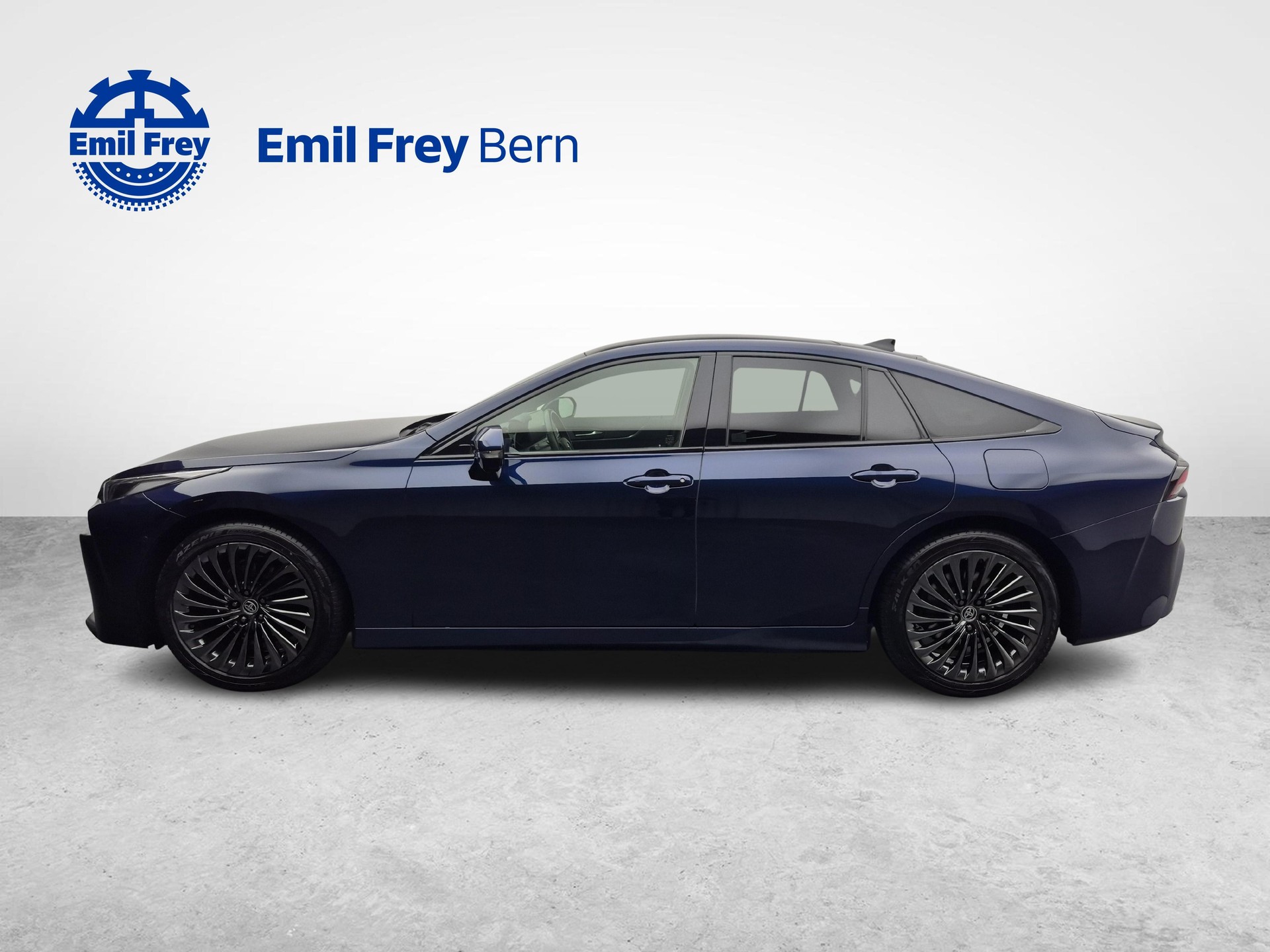 TOYOTA Mirai Fuel Cell Platinum-showroom-element-1
