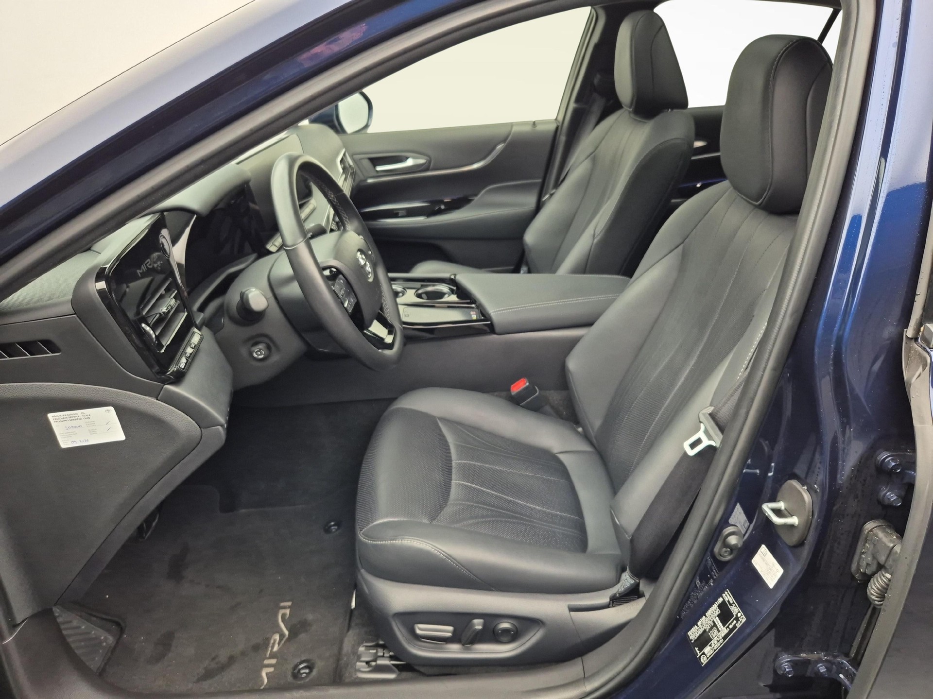TOYOTA Mirai Fuel Cell Platinum-showroom-element-2