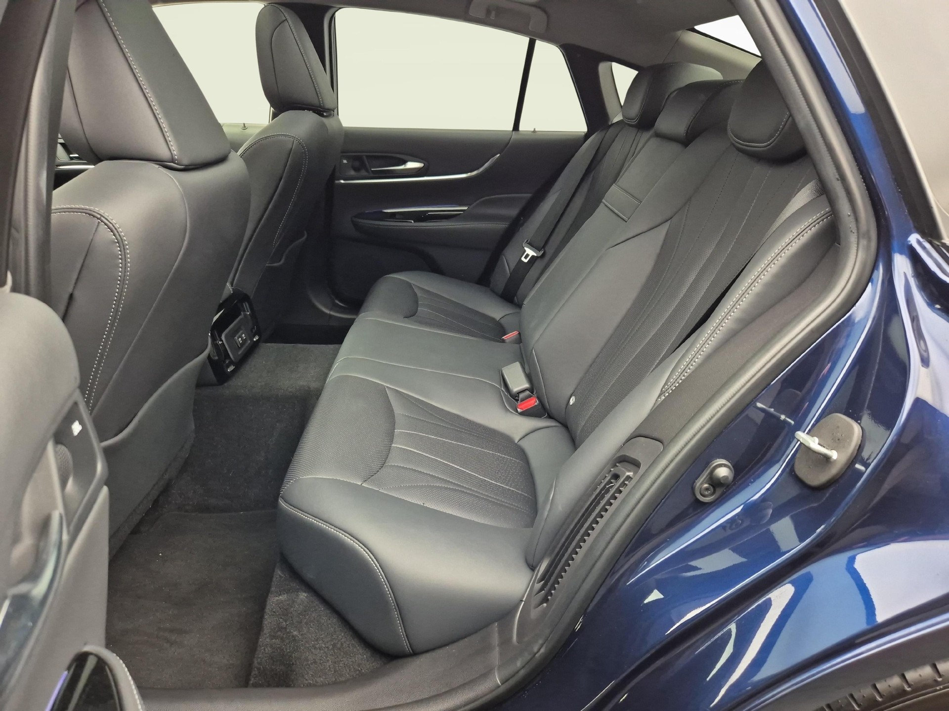 TOYOTA Mirai Fuel Cell Platinum-showroom-element-3