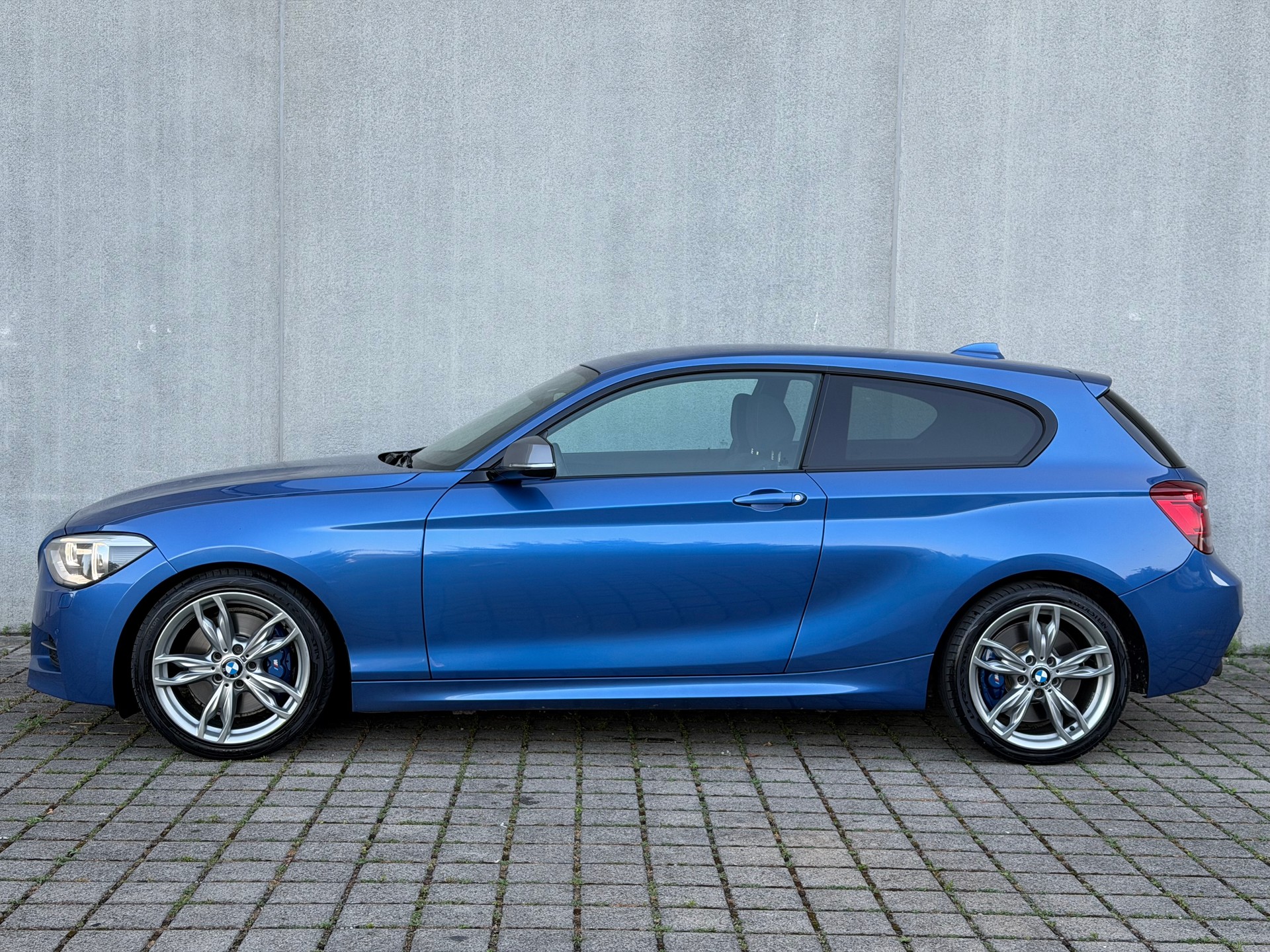 BMW M135i Steptronic-showroom-element-2