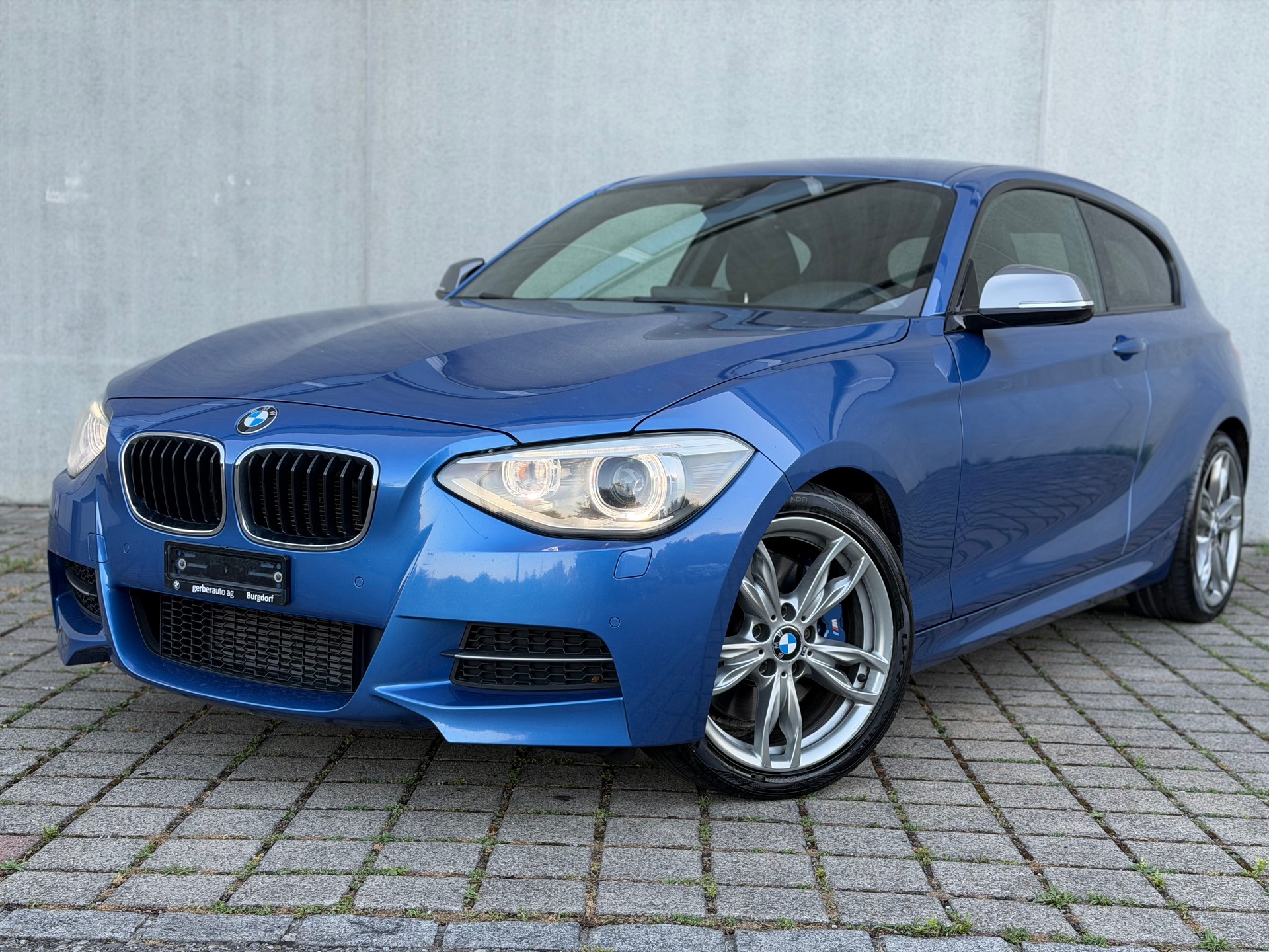 BMW M135i Steptronic-showroom-element-1