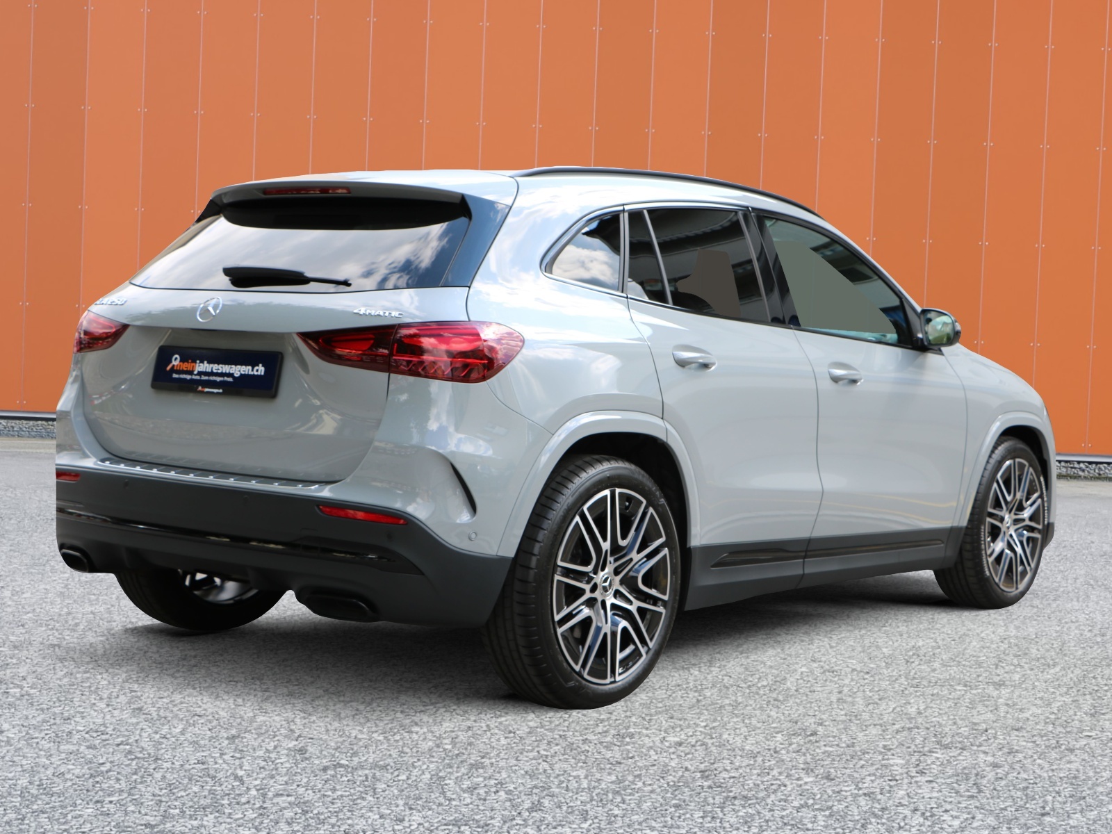 MERCEDES-BENZ GLA 250 4Matic 8G-DCT AMG-Line Edition Pack-showroom-element-1