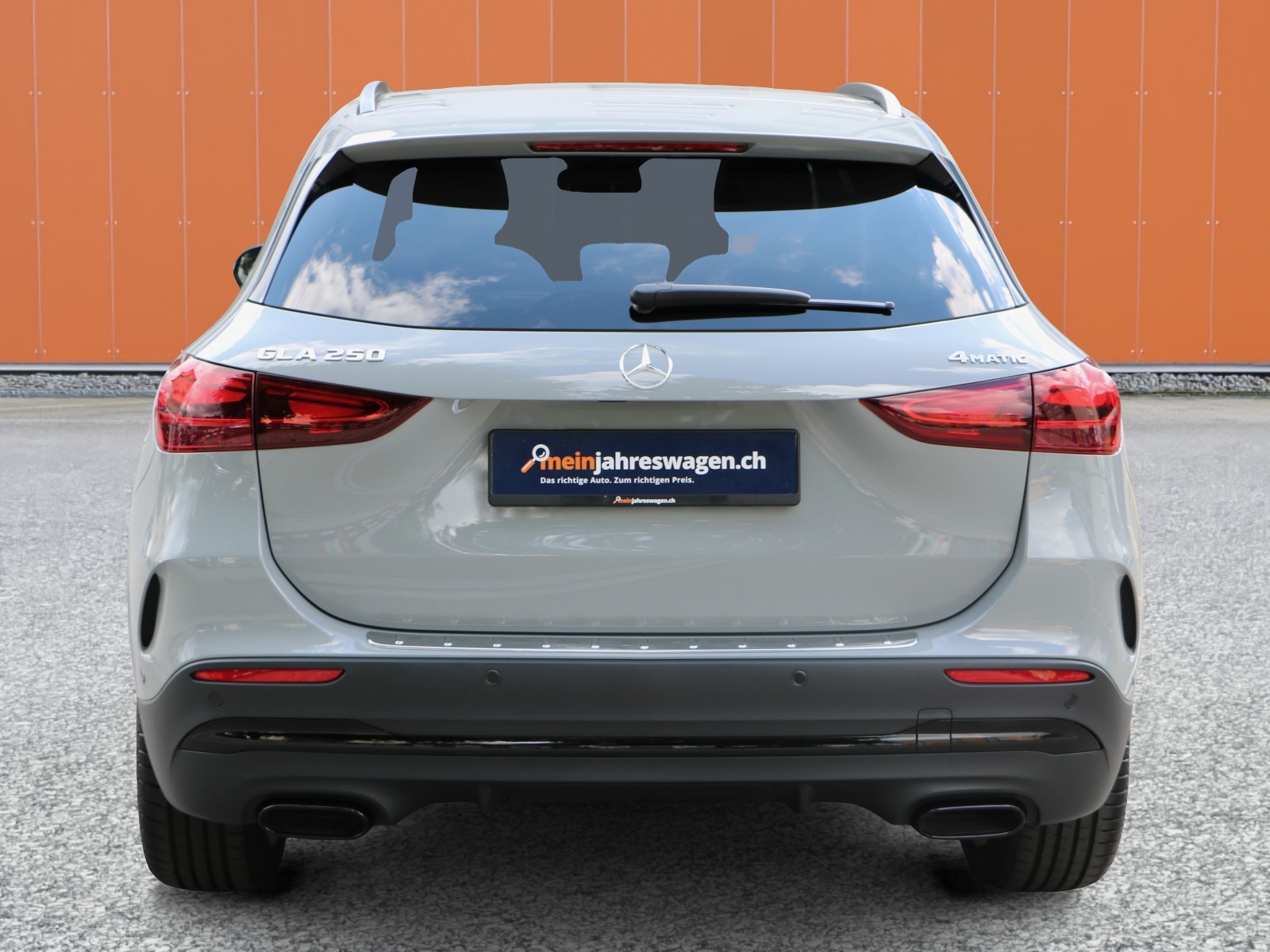 MERCEDES-BENZ GLA 250 4Matic 8G-DCT AMG-Line Edition Pack-showroom-element-3