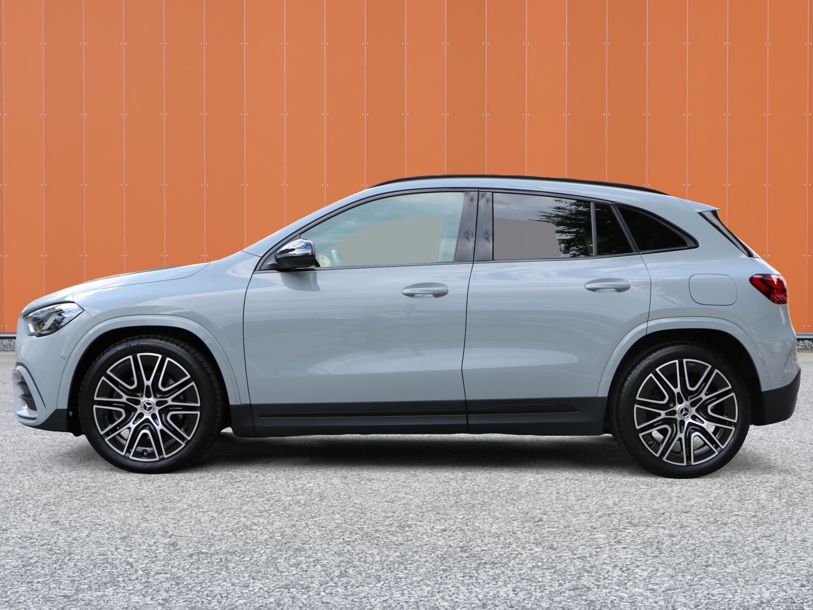 MERCEDES-BENZ GLA 250 4Matic 8G-DCT AMG-Line Edition Pack-showroom-element-2
