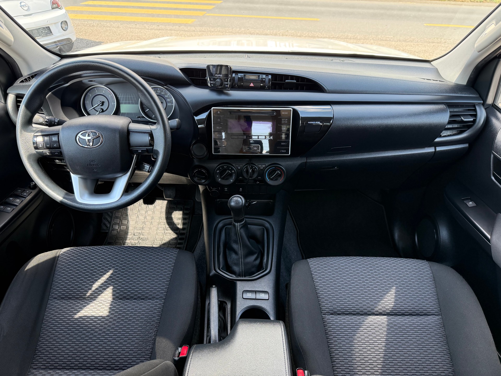 TOYOTA Hilux 2.4D-4D Luna Double Cab 4x4-image-11