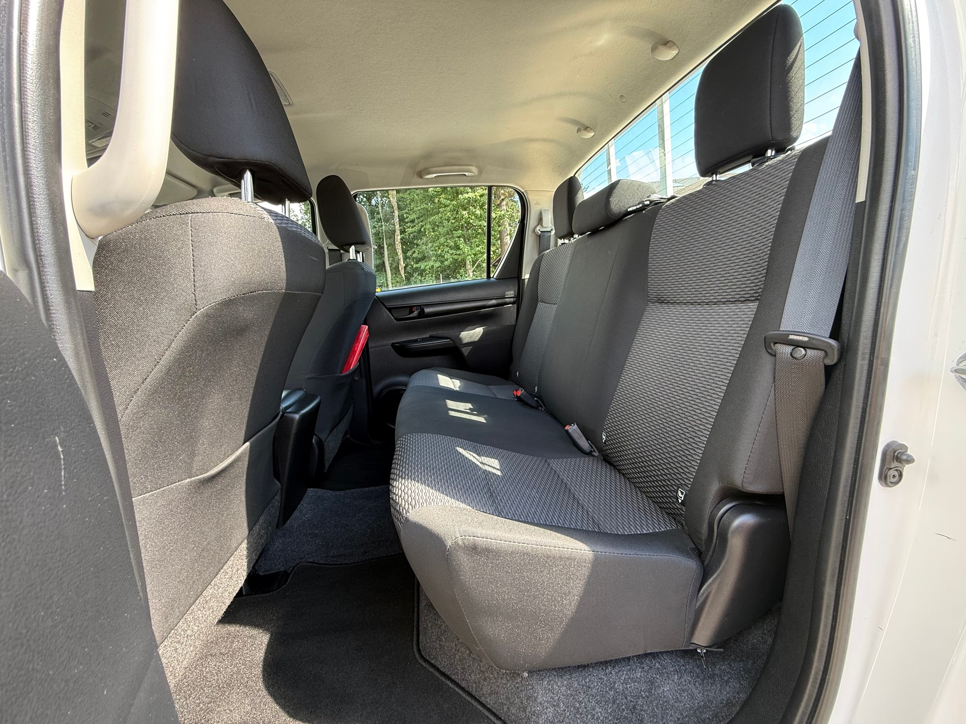 TOYOTA Hilux 2.4D-4D Luna Double Cab 4x4-image-10