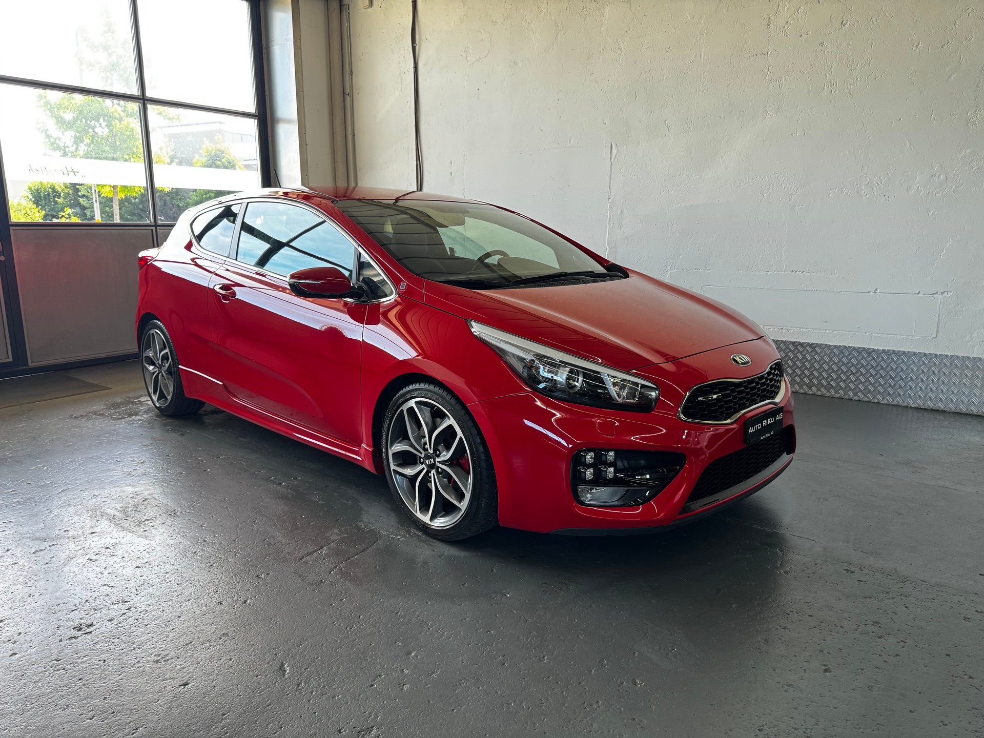 KIA Pro_Cee'd 1.6 GDi Turbo GT-showroom-element-1