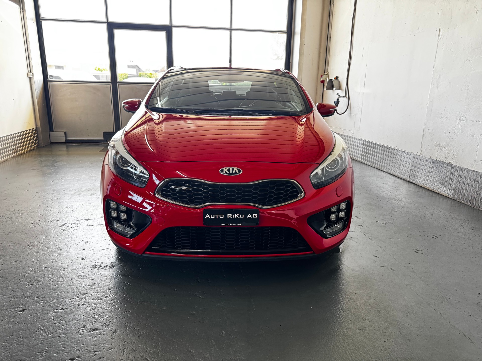 KIA Pro_Cee'd 1.6 GDi Turbo GT-showroom-element-3