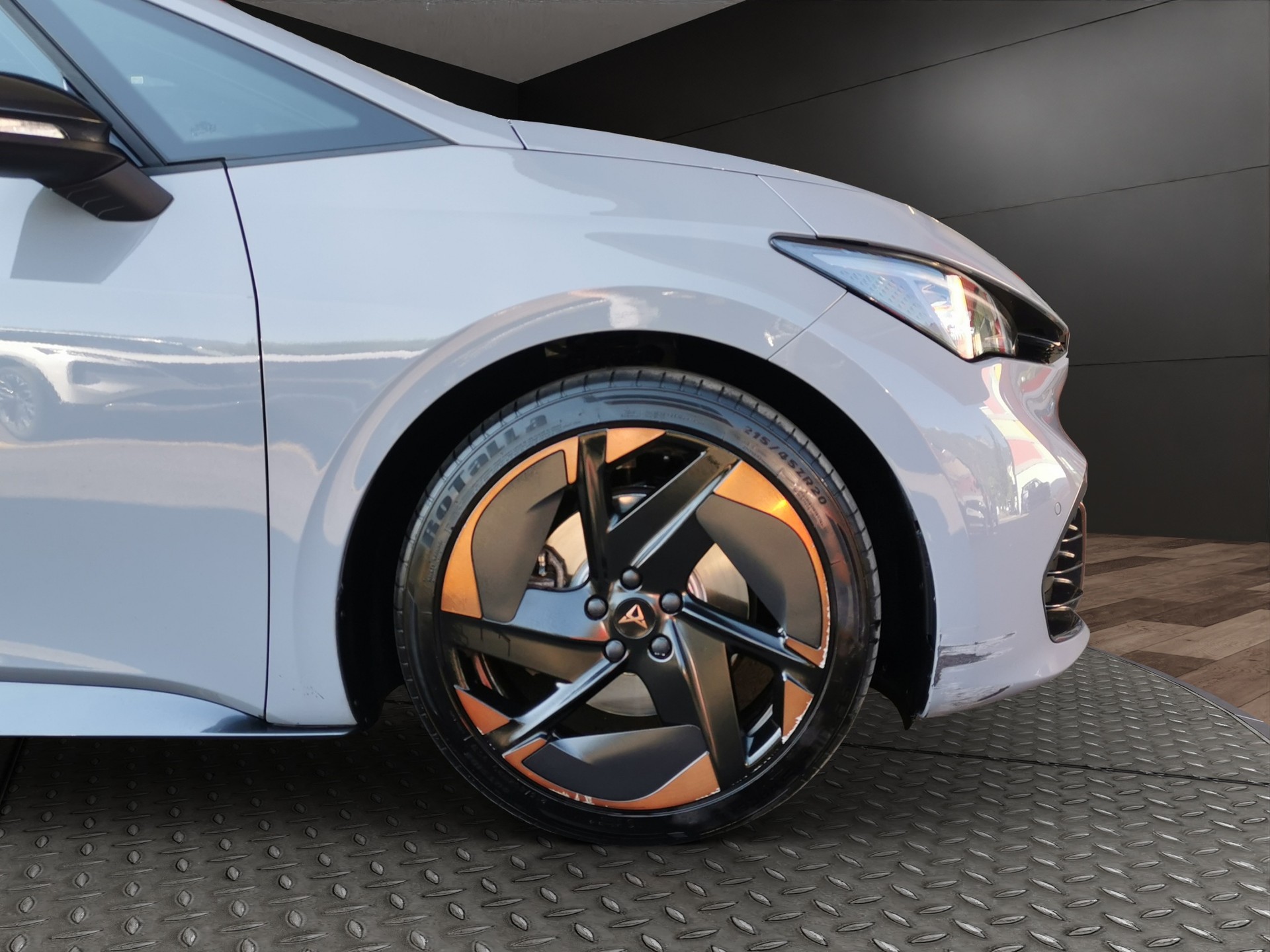 CUPRA Born 58 kWh-showroom-element-3