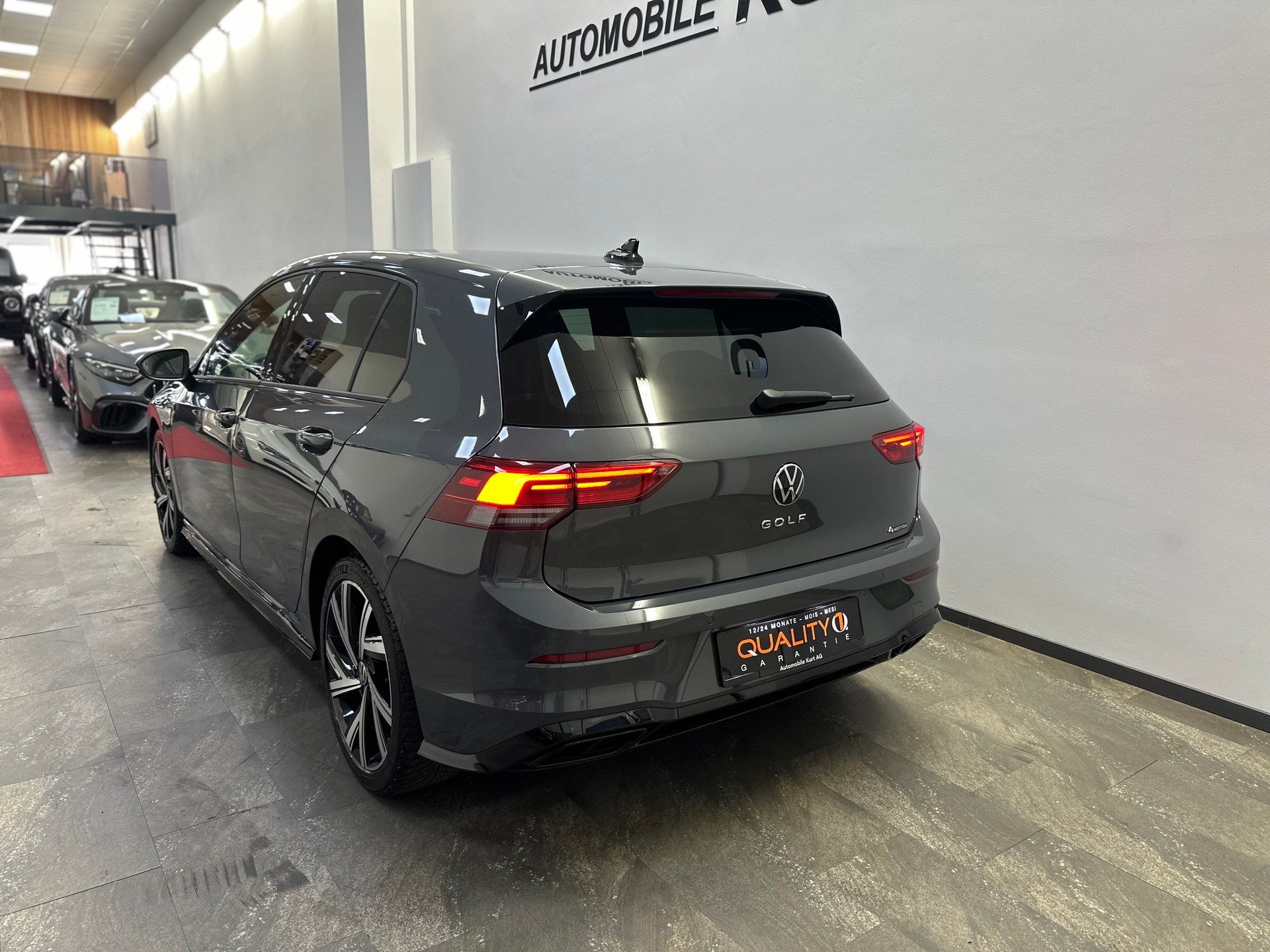 VW Golf 2.0 TDI R-Line DSG 4Motion-showroom-element-3